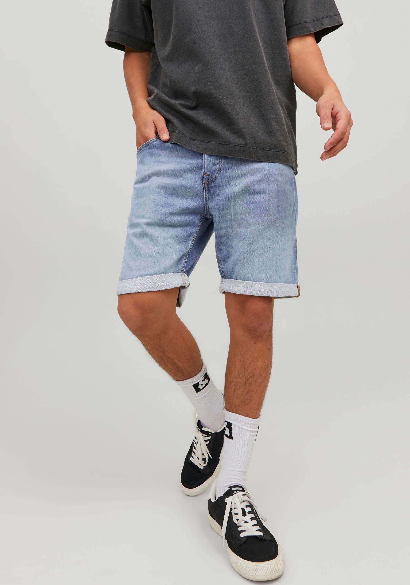 Bild von Jack & Jones Jeansshorts »JJIRICK JJICON SHORTS GE 604 I.K SN«, mit Umschlagsaum
