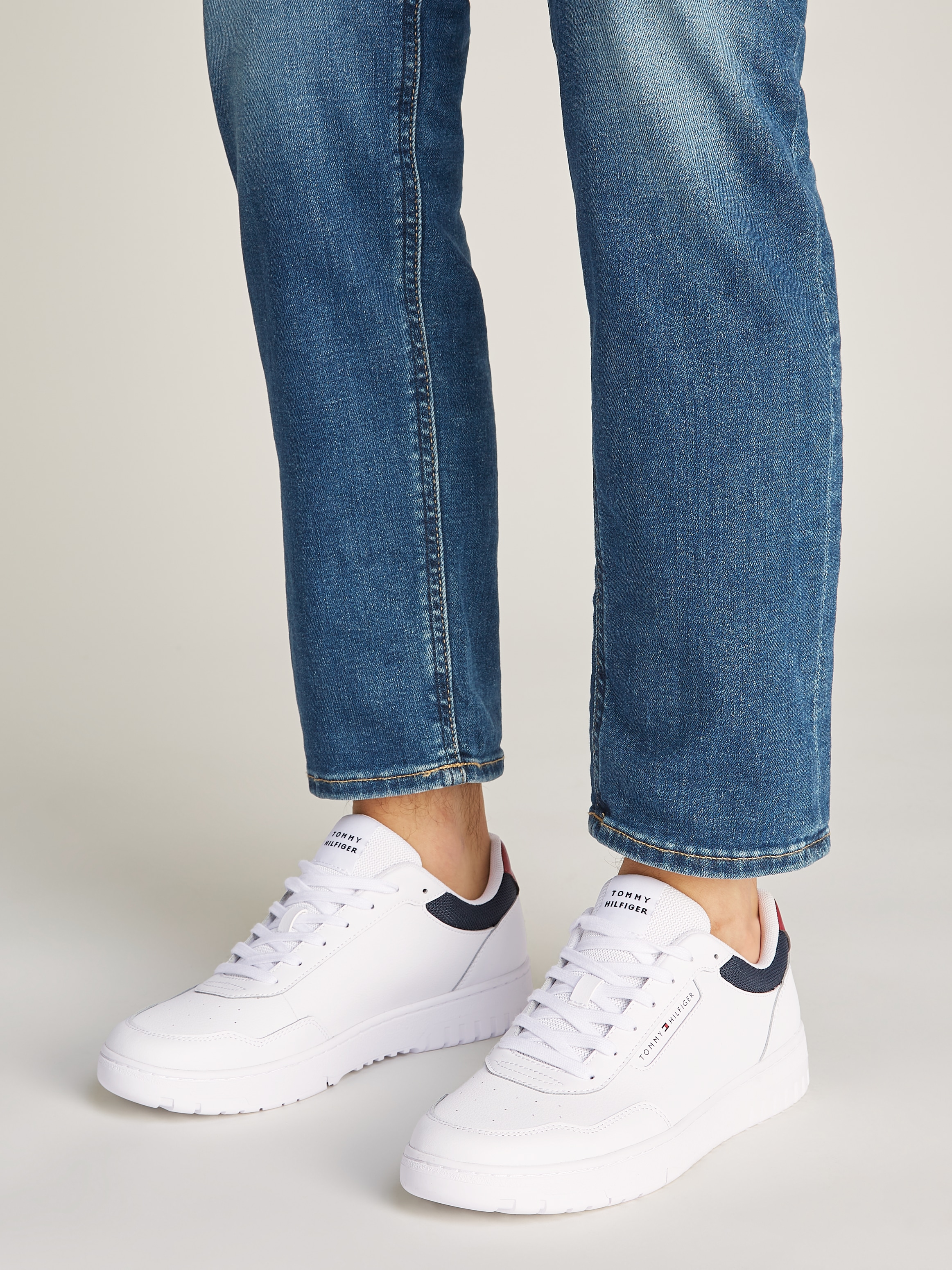 Tommy Hilfiger Sneaker »TH BASKET CORE LITE LTH«, Freitzeitschuh, Schnürschuh, Halbschuh mit gepolstertem Schaftrand