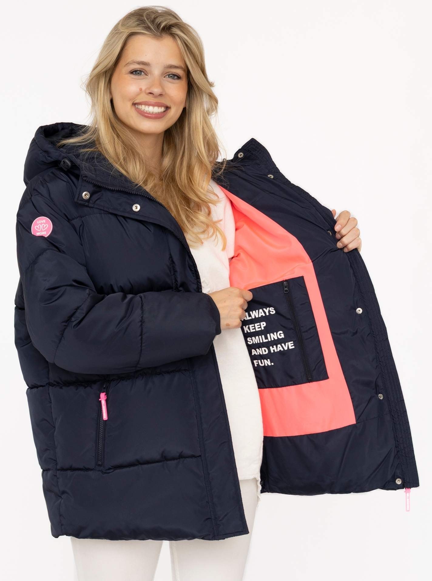 Zwillingsherz Steppjacke »„Love More“« Kapuze mit Tunnelzug, verdeckter Reißverschluss, dezente Details