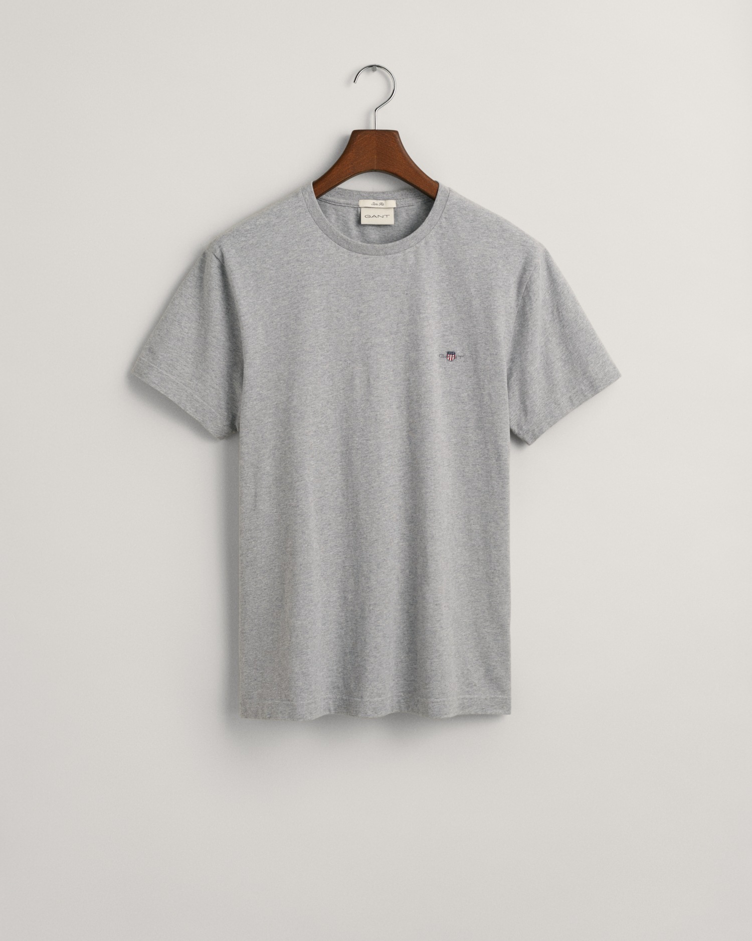 Gant T-Shirt »SLIM SHIELD SS T-SHIRT« mit Logostickerei auf der Brust