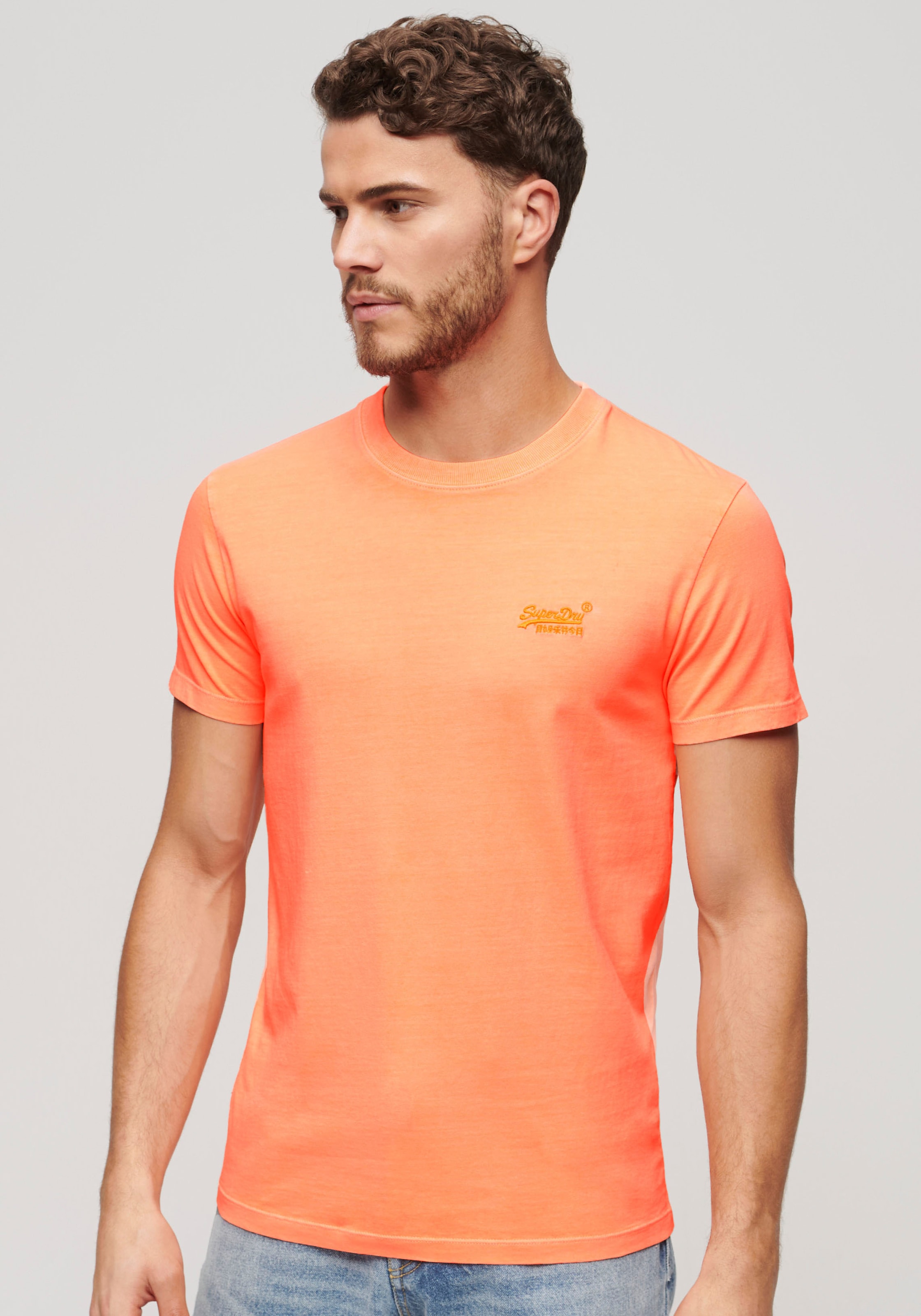 Superdry Rundhalsshirt »ESSENTIAL LOGO EMB NEON TEE« aus Baumwolle und Single Jersey, normale Passform, ohne Kragen