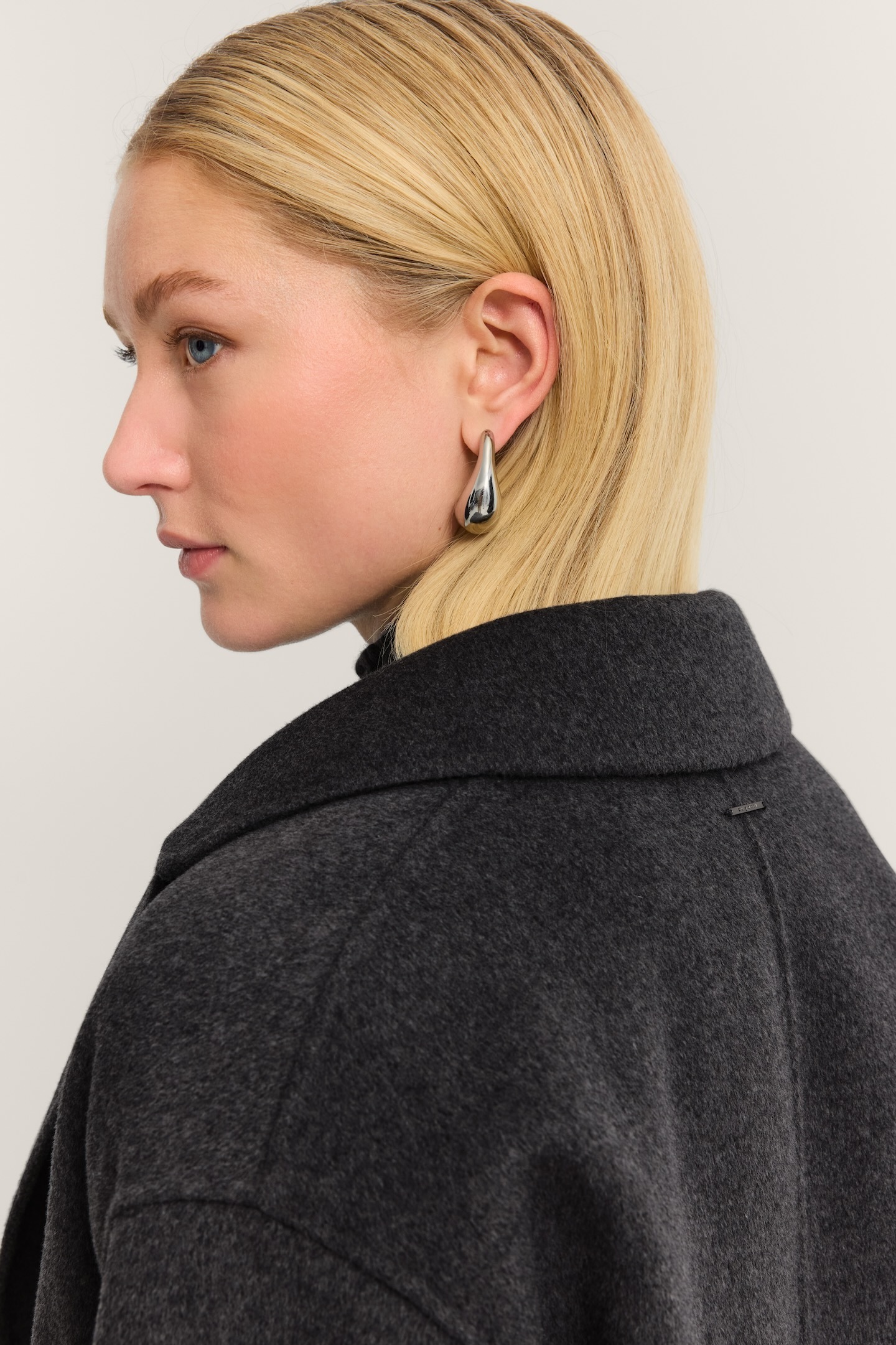 bugatti Kurzmantel »Loose Fit«, mit Knopfleiste und aus weichem Woll-Mix