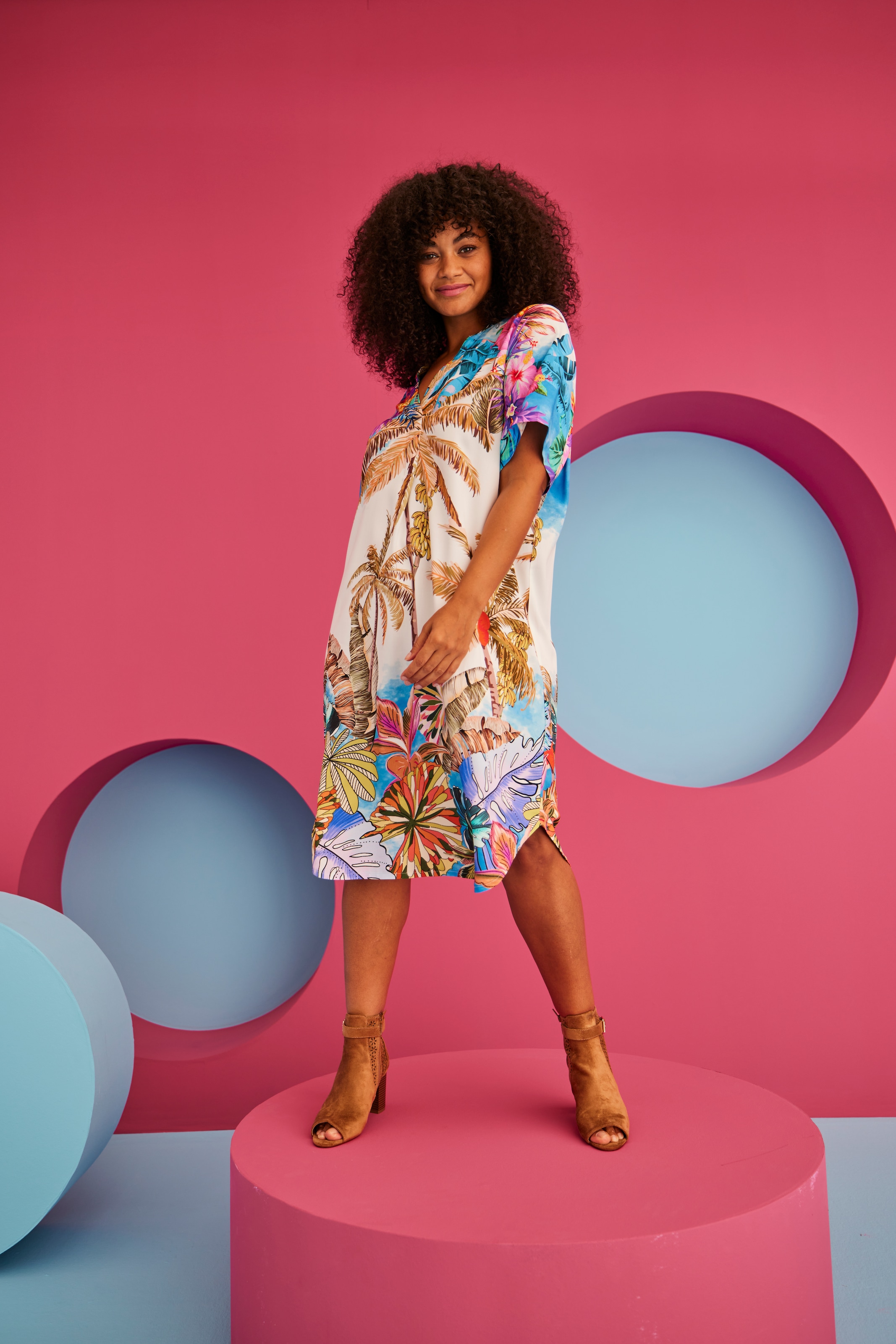 Aniston PLUS Blusenkleid, mit farbenfrohem, großflächigem Palmendruck