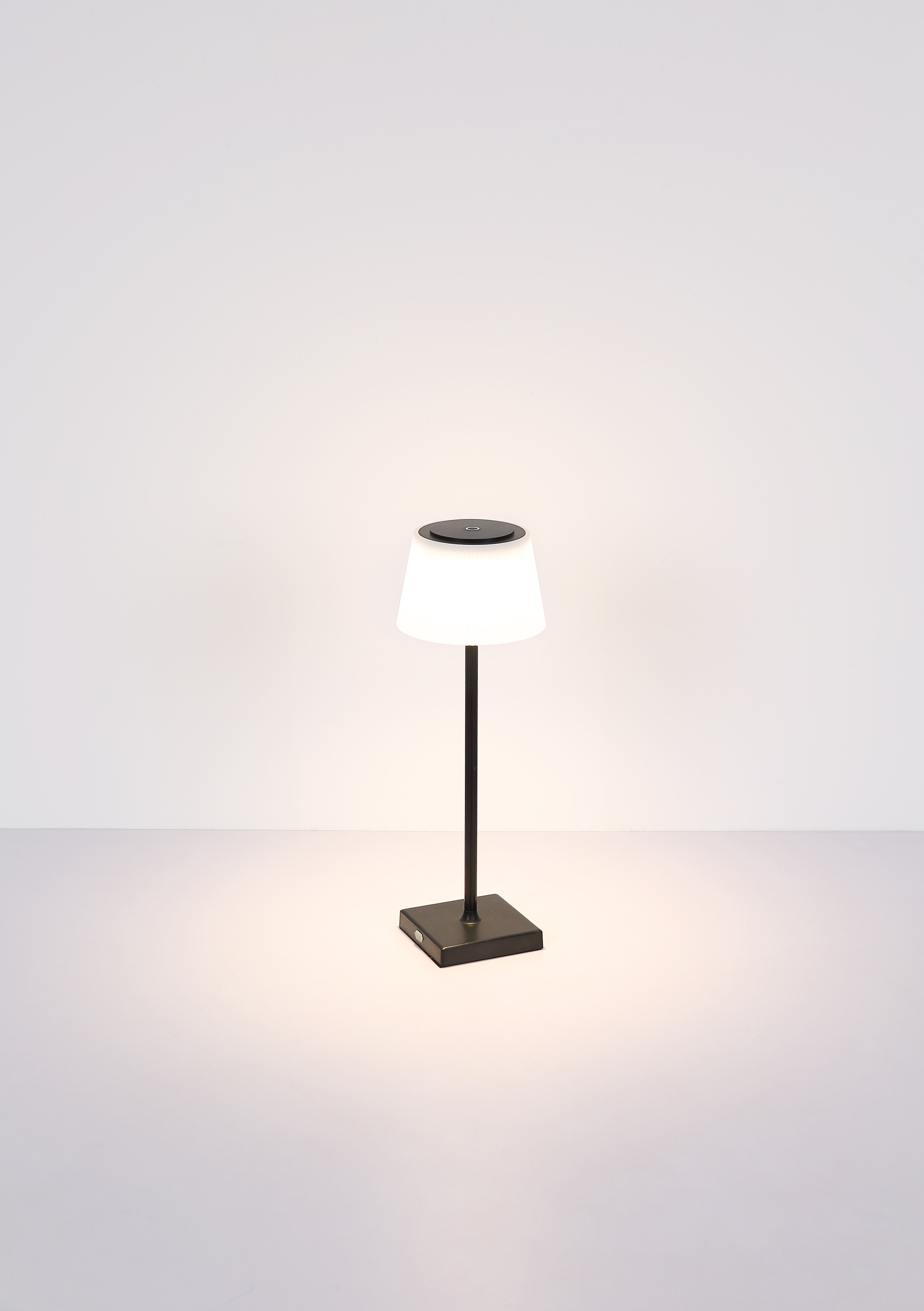 GLOBO LIGHTING Tischleuchte »GREGOIR« LED-Modul 1 Stk. warmweiß - kaltweiß Tischlampe Nachttischlampe Deko-Tischleuchte Schlafzimmer