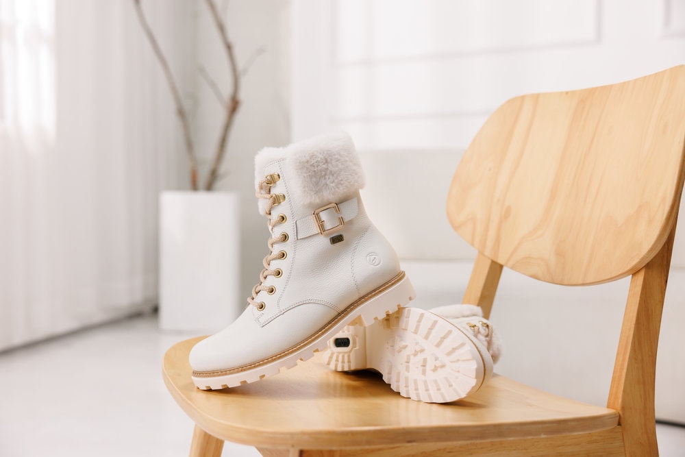 Remonte Winterboots »Elisabeth Hurley-Collection«, Schnürboots, Outdoorschuh, Schnürstiefelette mit Zierschnalle