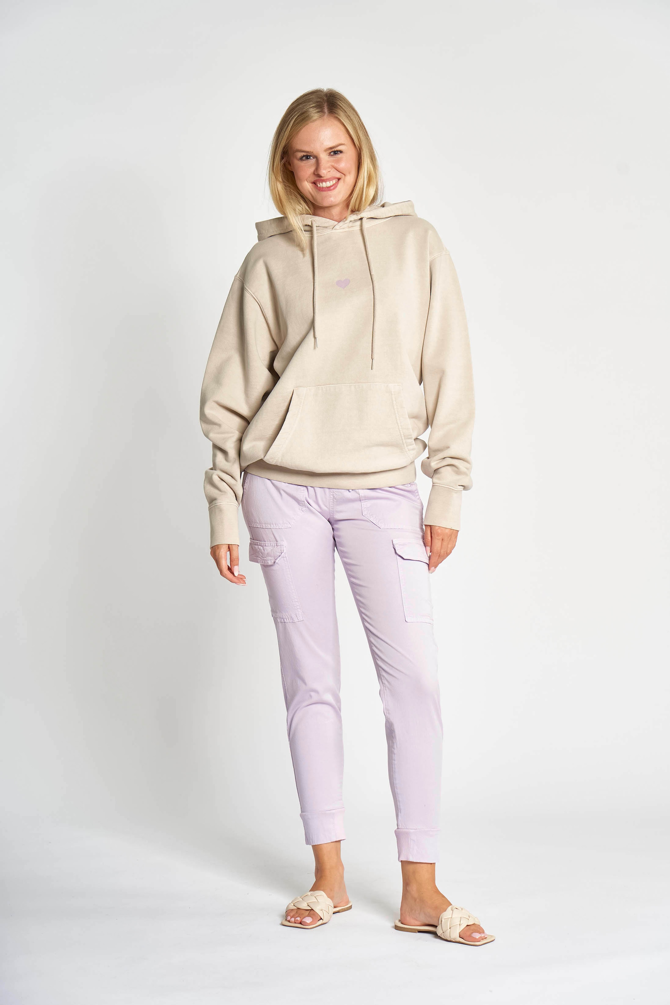 Zhrill Kapuzensweatshirt »ZHILLI« mit Herz-Print und Kängurutasche