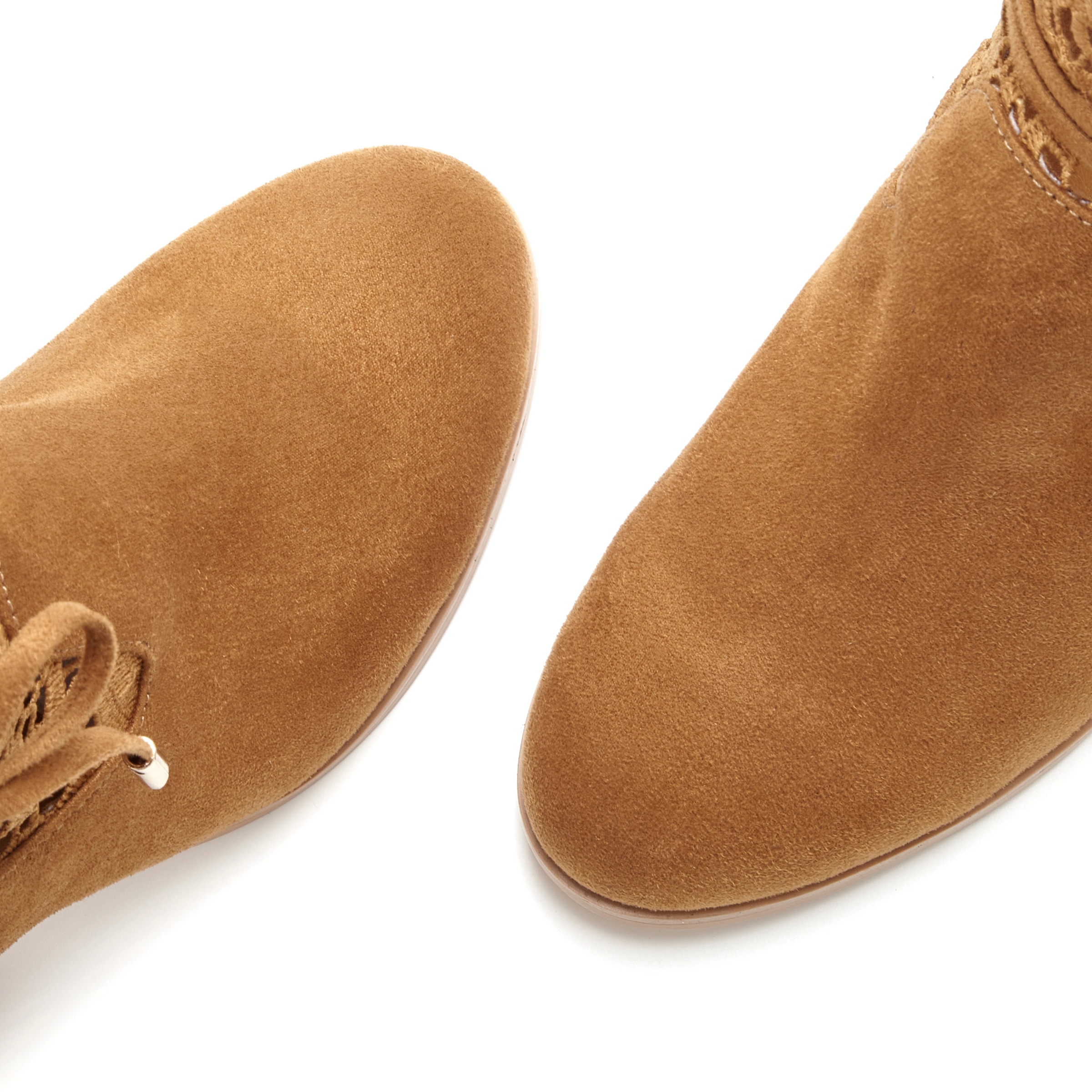 LASCANA High-Heel-Stiefelette »Herbststiefelette, Ankle Boot, Stiefel,«  mit modischer Spitze und bequemen Blockabsatz