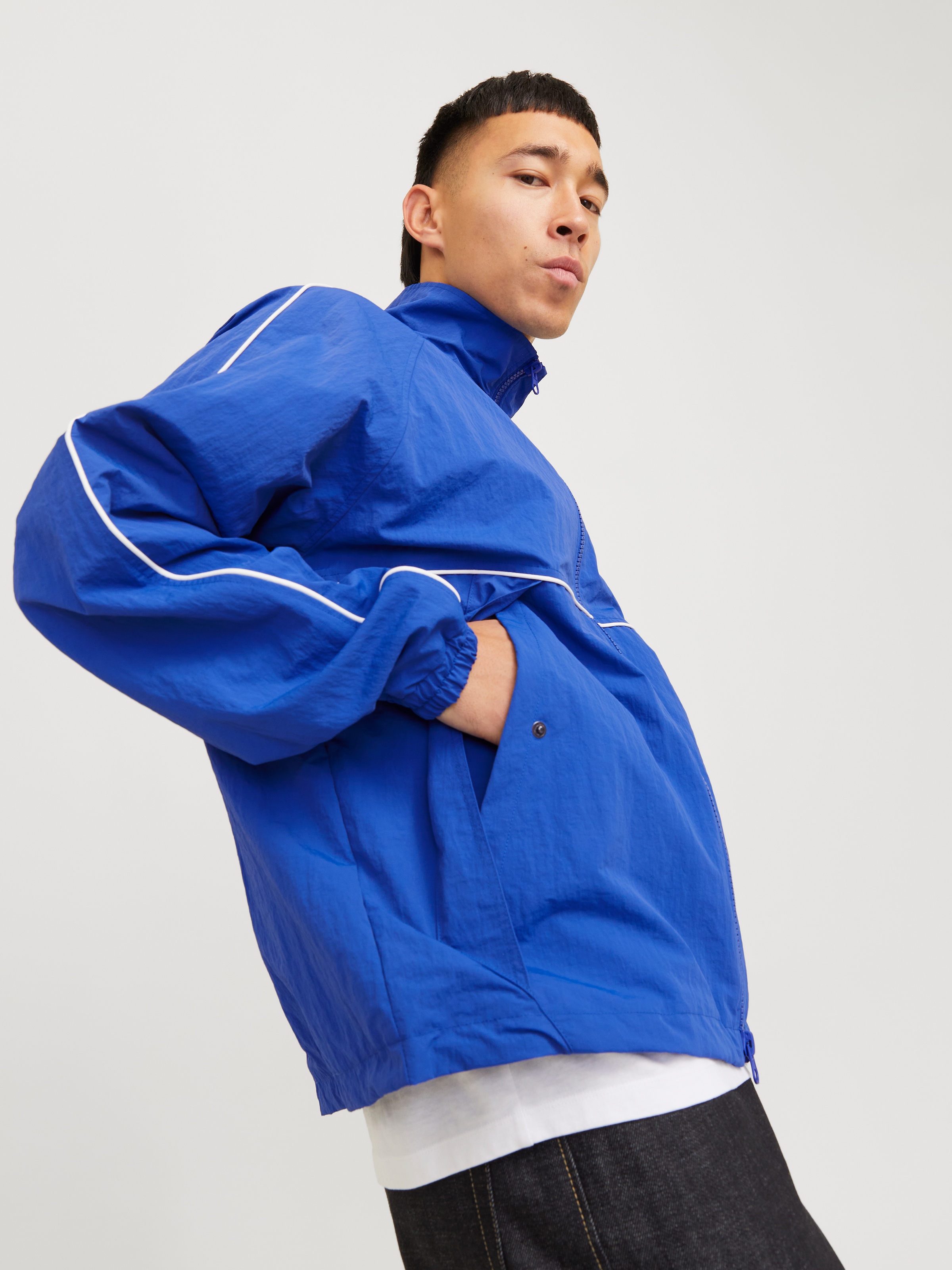 Jack & Jones Outdoorjacke »JCOUNION TRACK JACKET SN«, ohne Kapuze, Mit stylischem Print