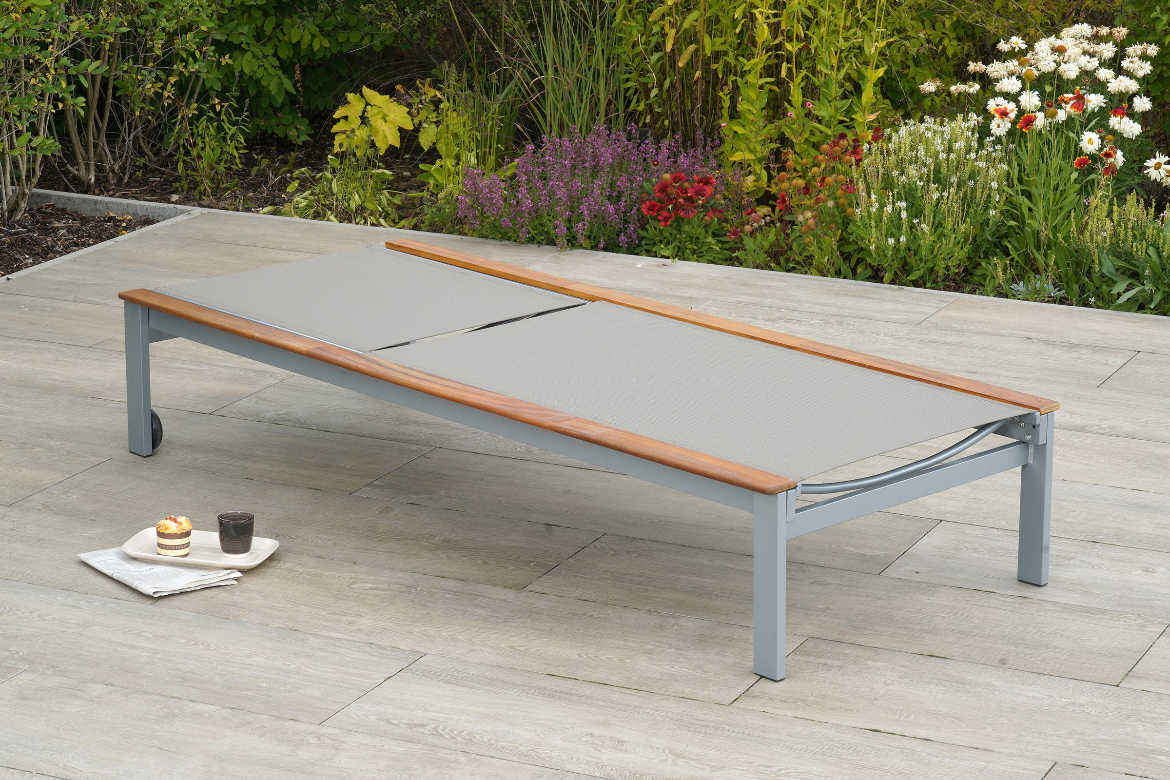 MERXX Gartenliege »Naxos« Applikationen aus Akazienholz, inkl. Beistelltisch