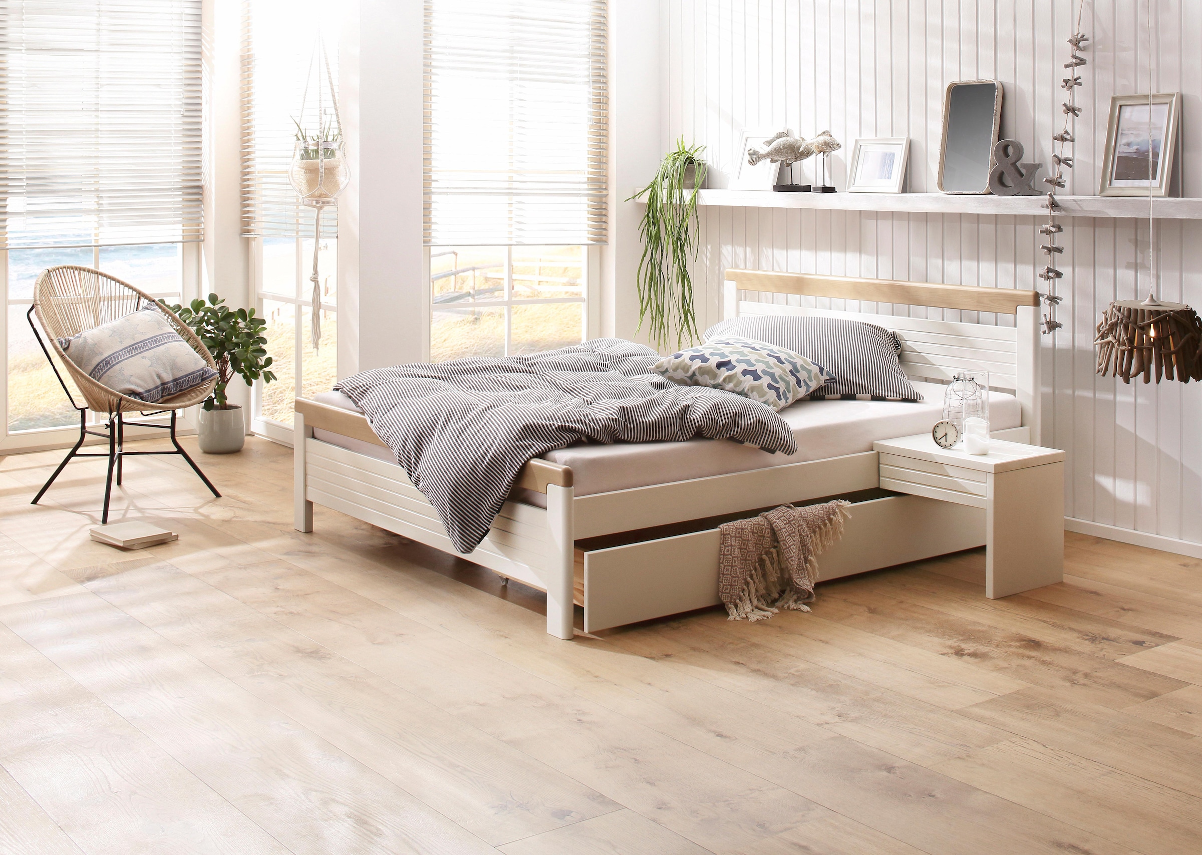 6. Bild von Home affaire Massivholzbett »"CAPRE" im skandinavischem Landhausstil«, in verschiedenen Breiten, zertifiziertes Massivholz, Lamellenoptik