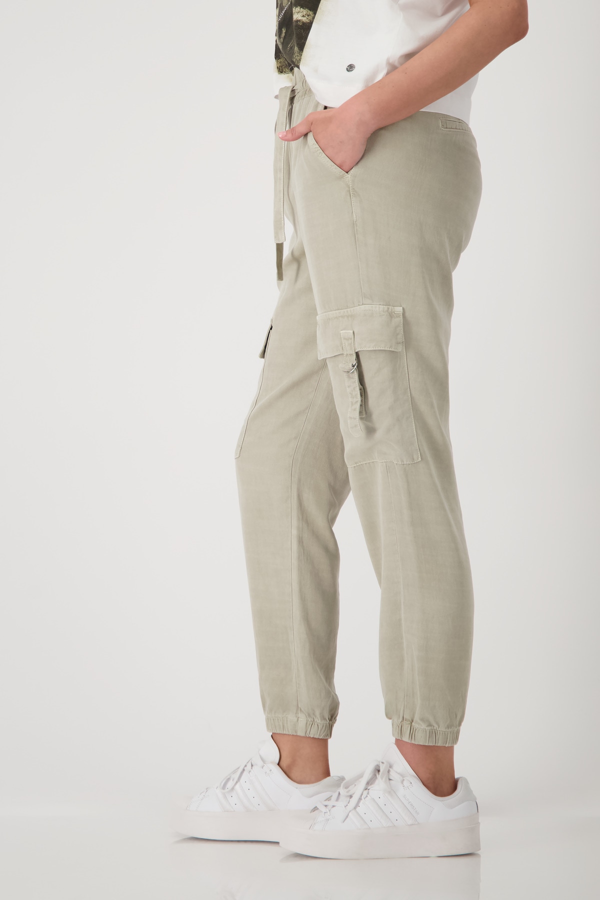Monari Cargohose »Hose Cargo Lyocellmix72cm«, Mit elastischem Bund und Bindeband
