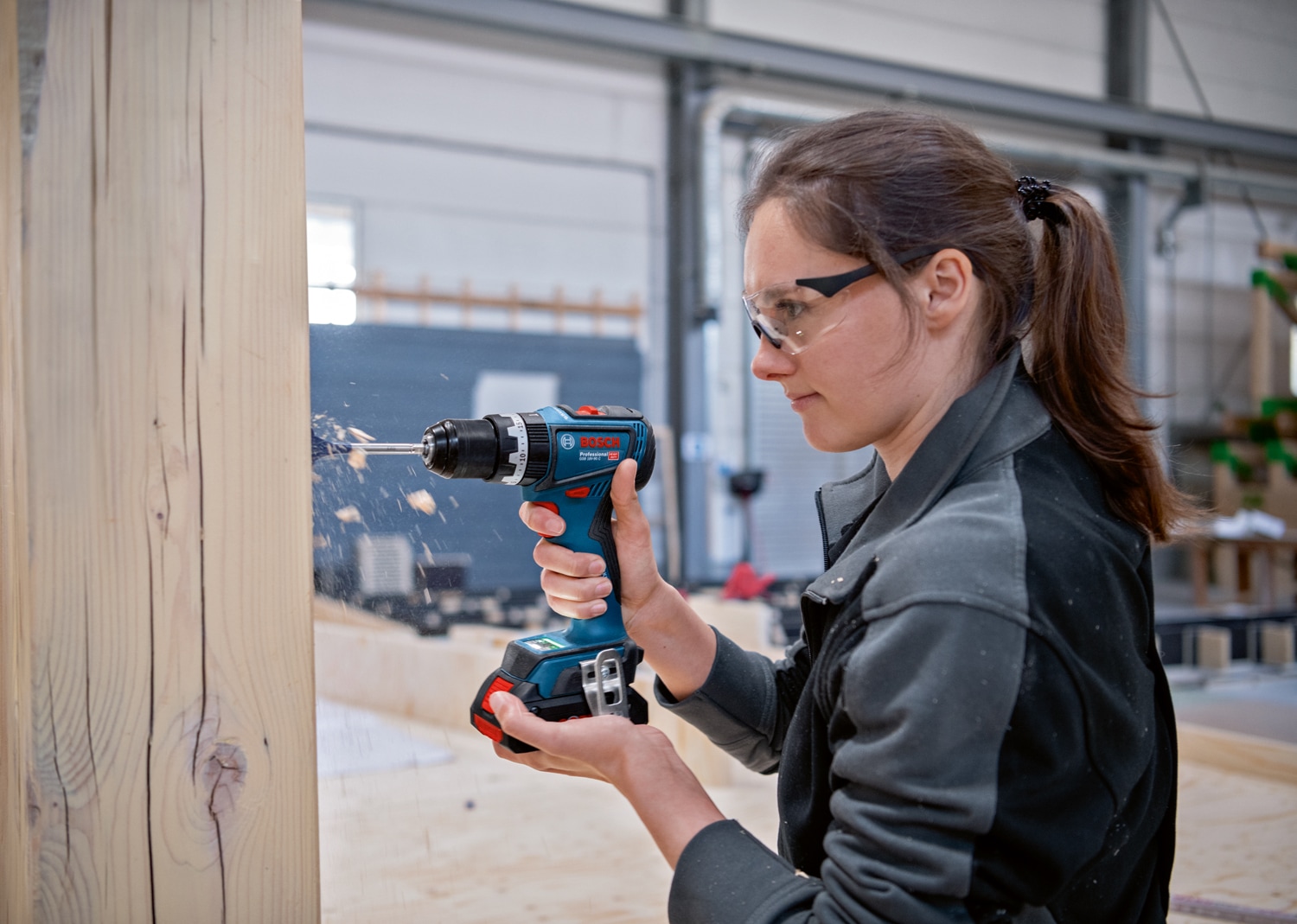 Bosch Professional Akku-Schlagbohrschrauber »GSB 18V-90 C«, inkl. 2x 4 Ah Akku und Schnellladegerät GAL 18V-40, mit L-BOXX