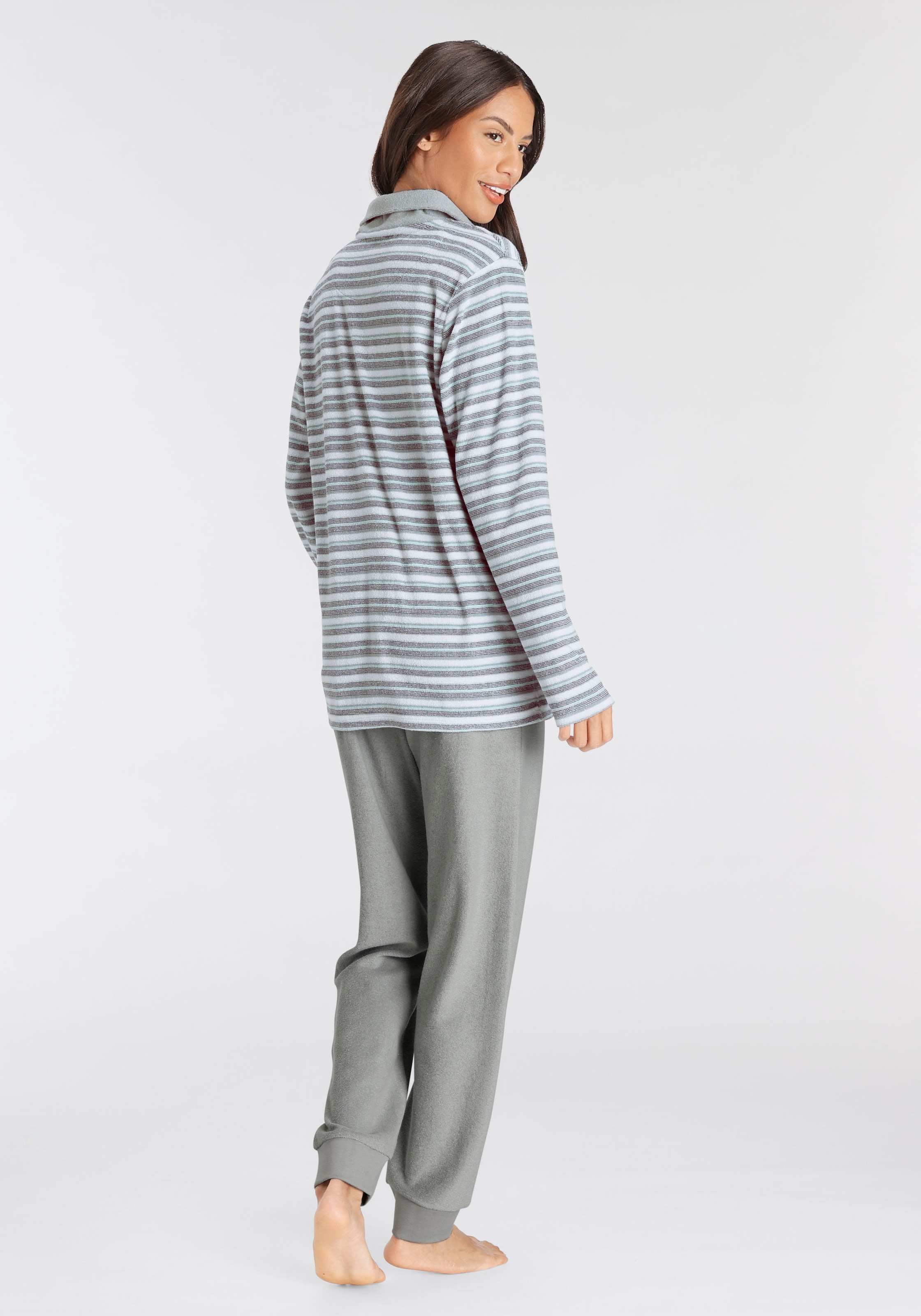 Vivance Dreams Pyjama, (2 tlg.), aus weichem Frottée mit Reißverschluss