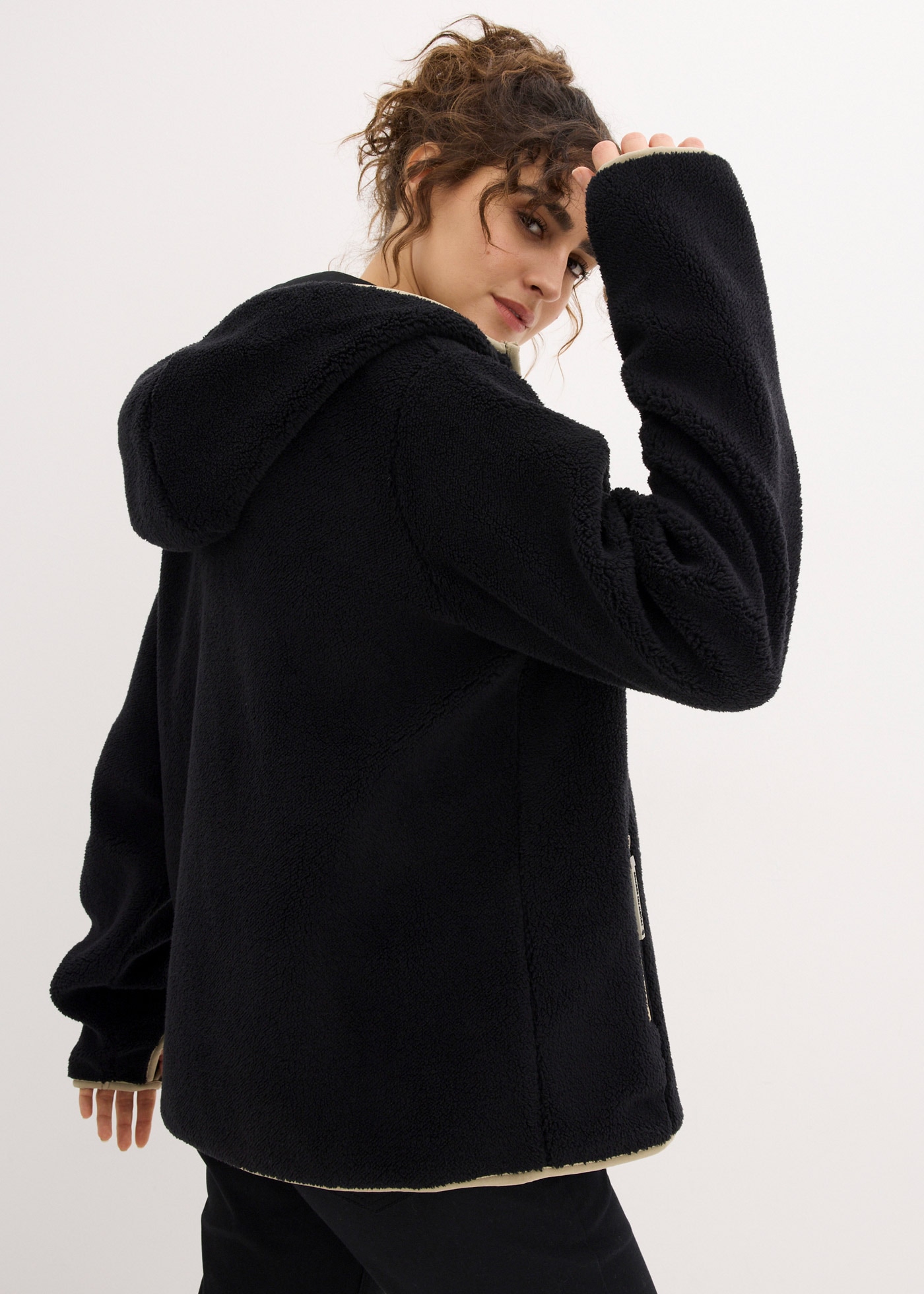 bonprix Fleecejacke mit Kapuze mit Kapuze, aus Teddy-Fleece, lässige Passform, mit Stehkragen