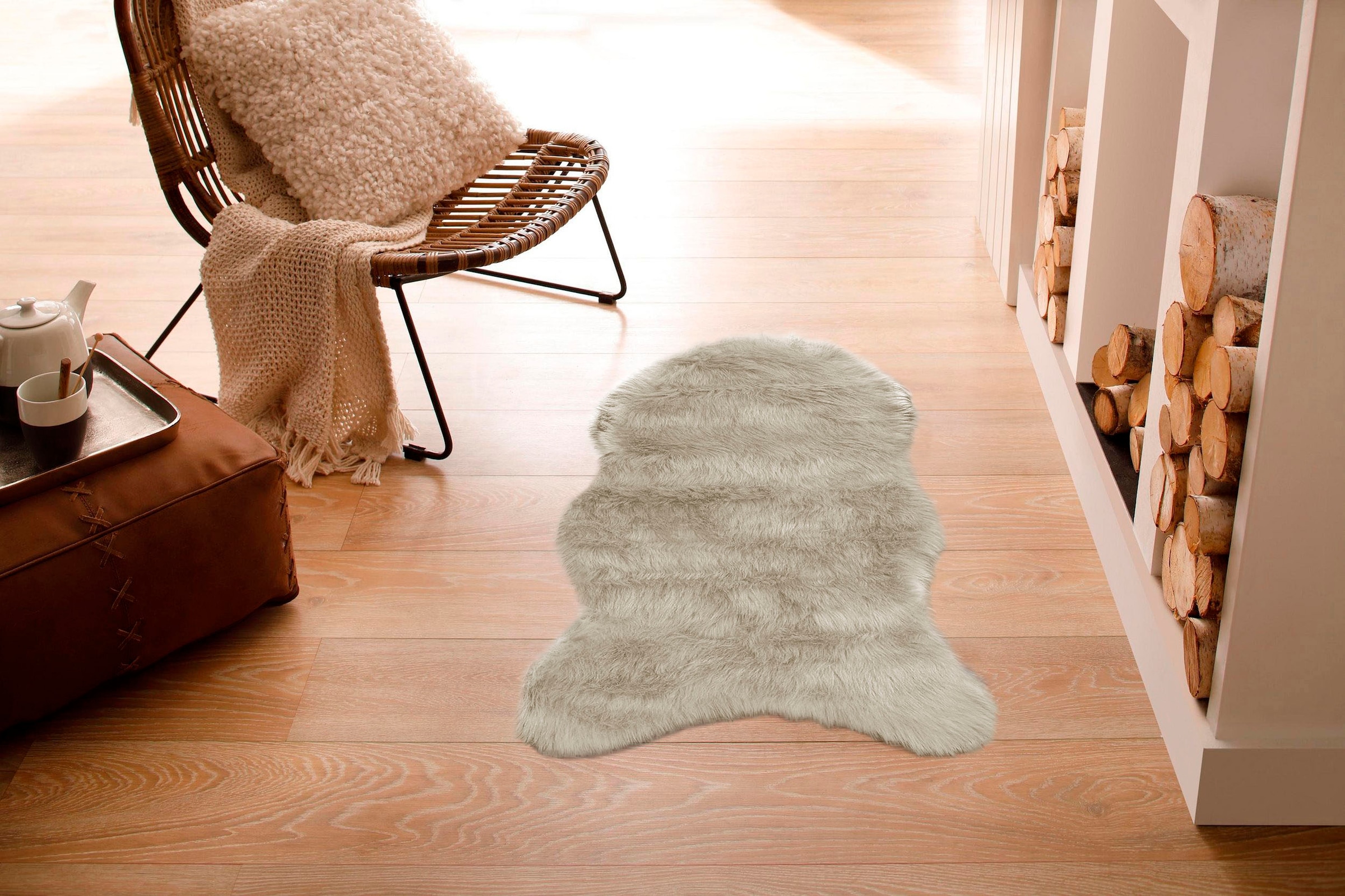 Home affaire Hochflor-Teppich »Valeria Fellteppich kuschelig«, fellförmig, 60 mm Höhe, Kunstfell, Fellform, weiche Teppiche, Schlafzimmer, Wohnzimmer