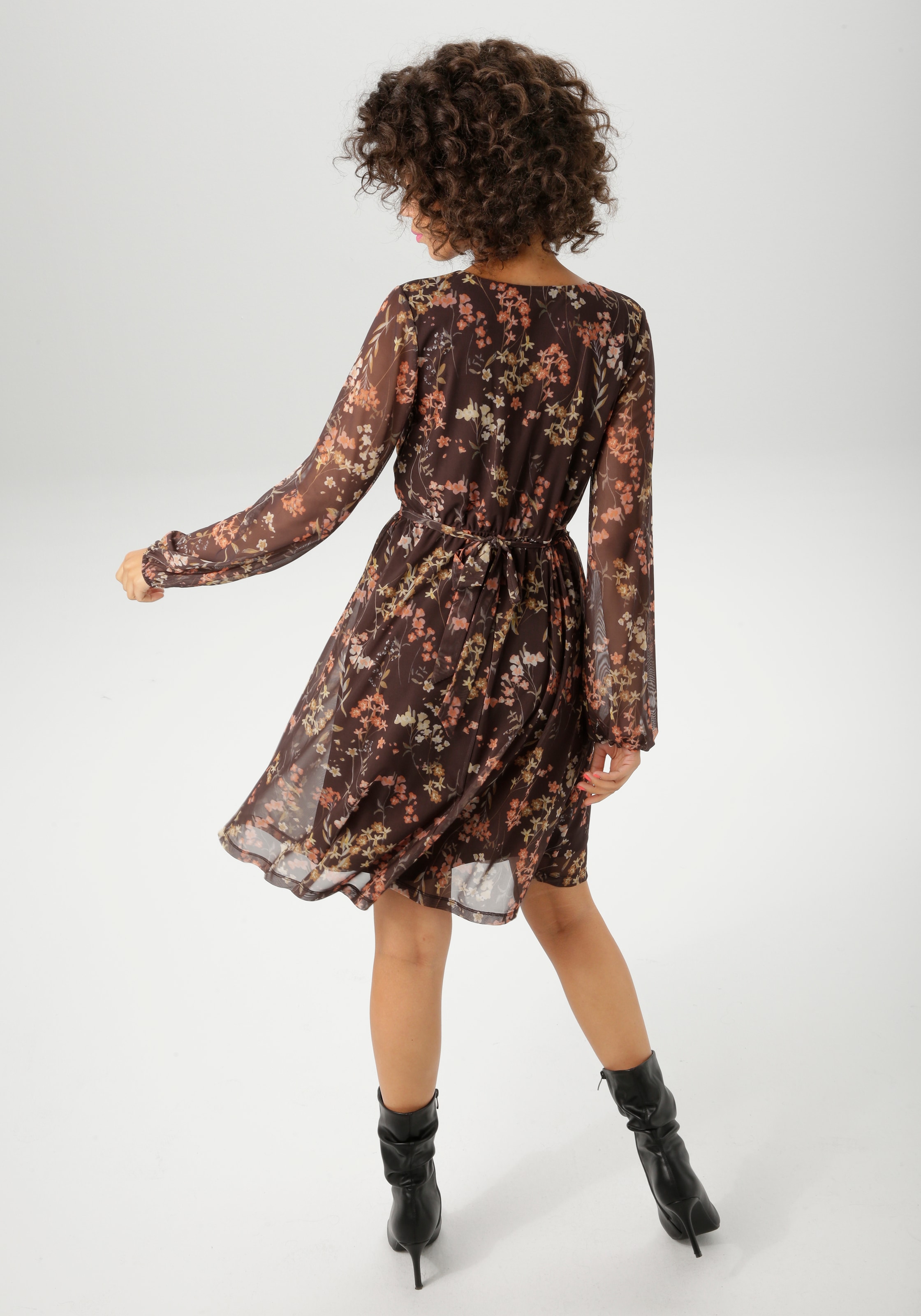 Aniston CASUAL Blusenkleid, mit dekorativer Brosche am fixiertem Bindeband - NEUE KOLLEKTION