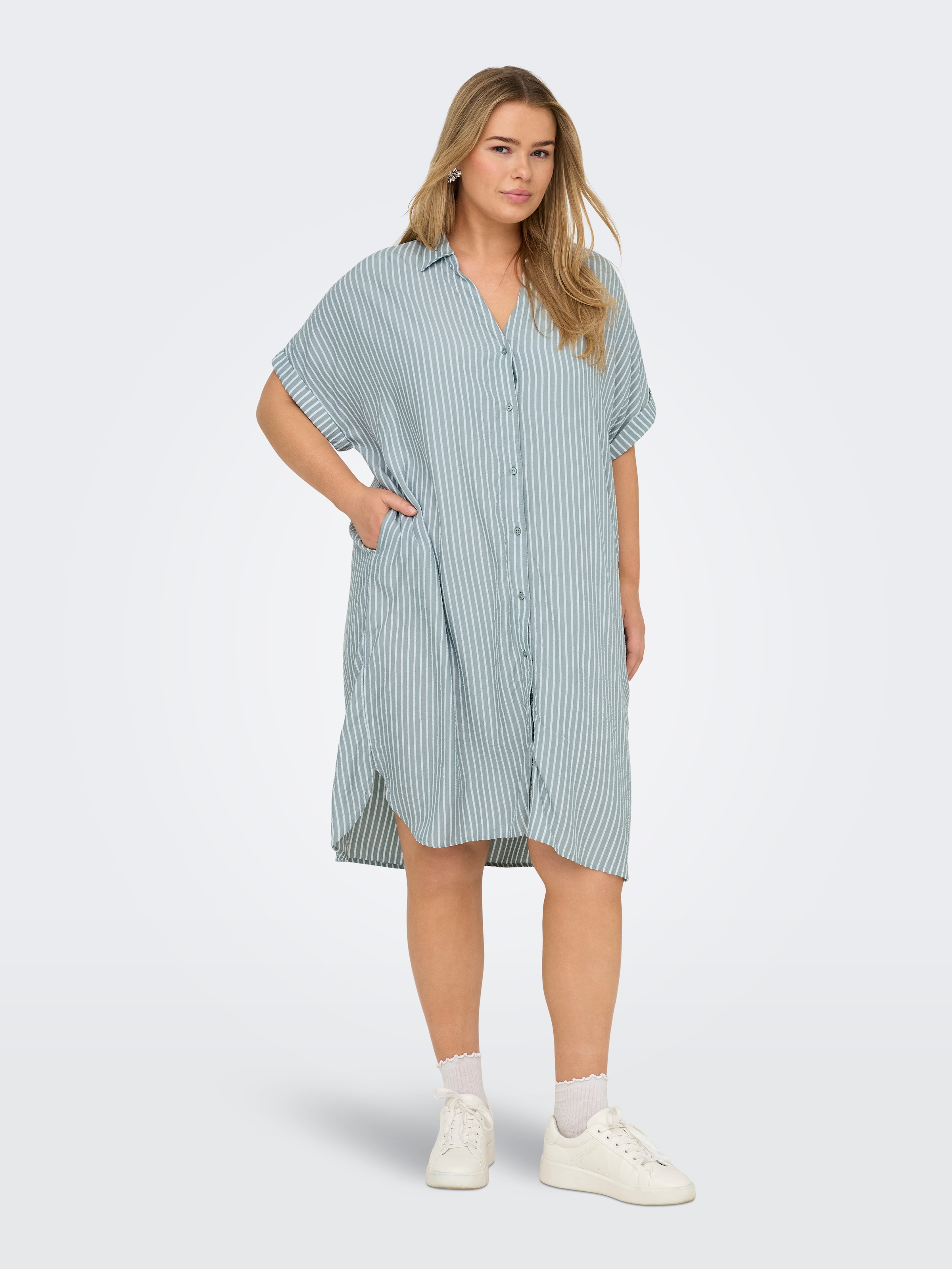 ONLY CARMAKOMA Sommerkleid »CARPENNA S/S LOOSE KNEE DRESS AOP«