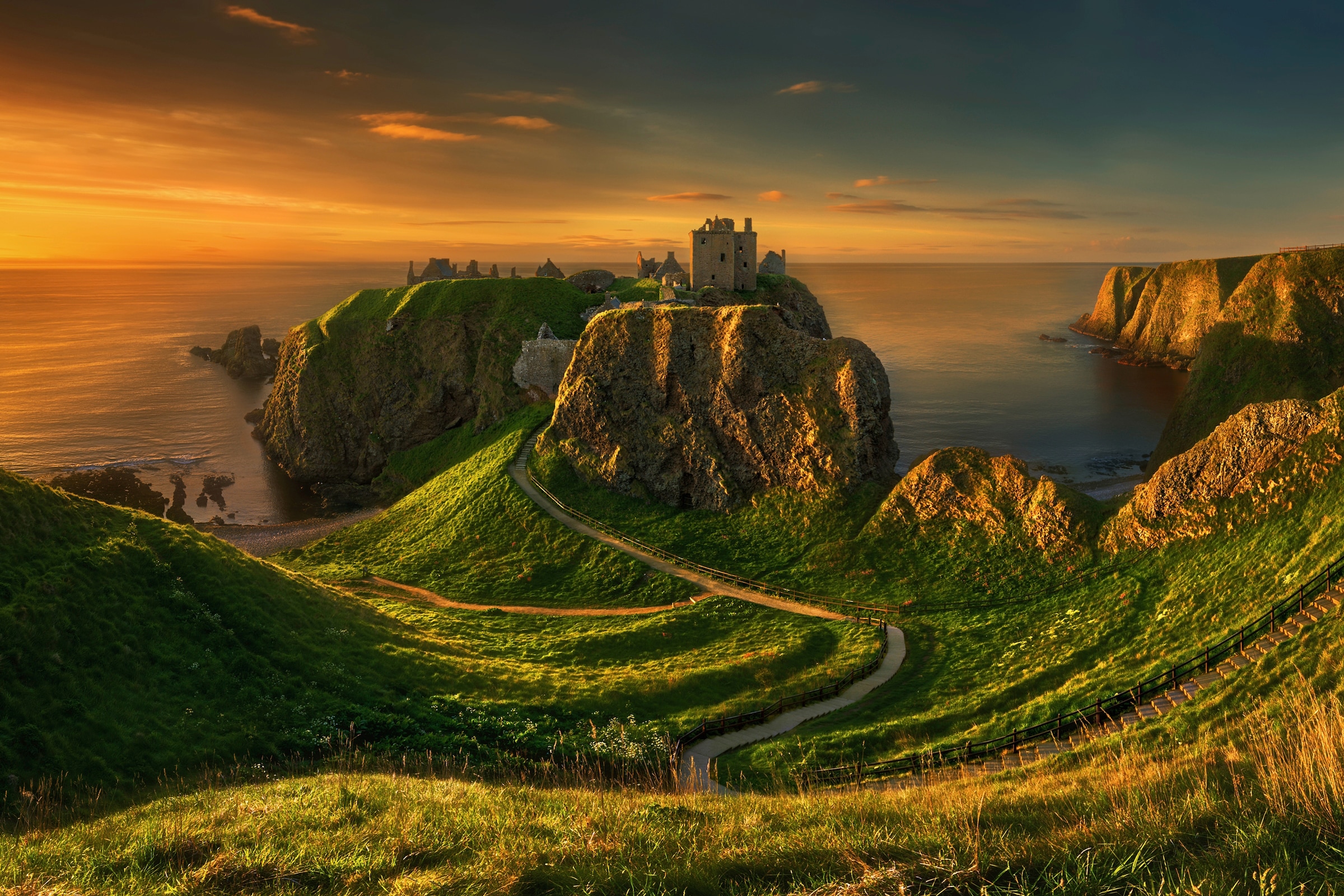 Papermoon Fototapete »Photo-Art KRZYSZTOF BROWKO, DUNNOTTAR« günstig online kaufen