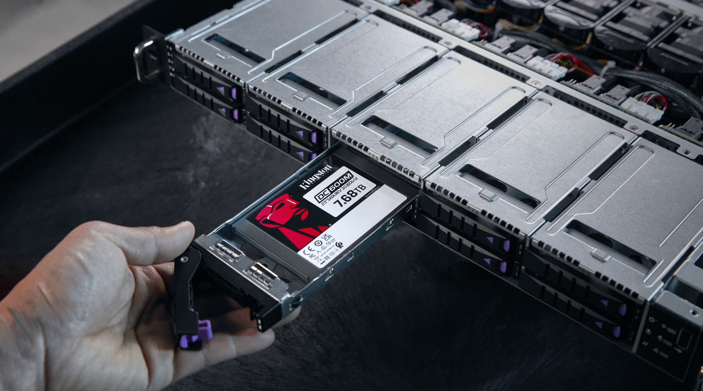 Kingston interne SSD »7680G DC600M«