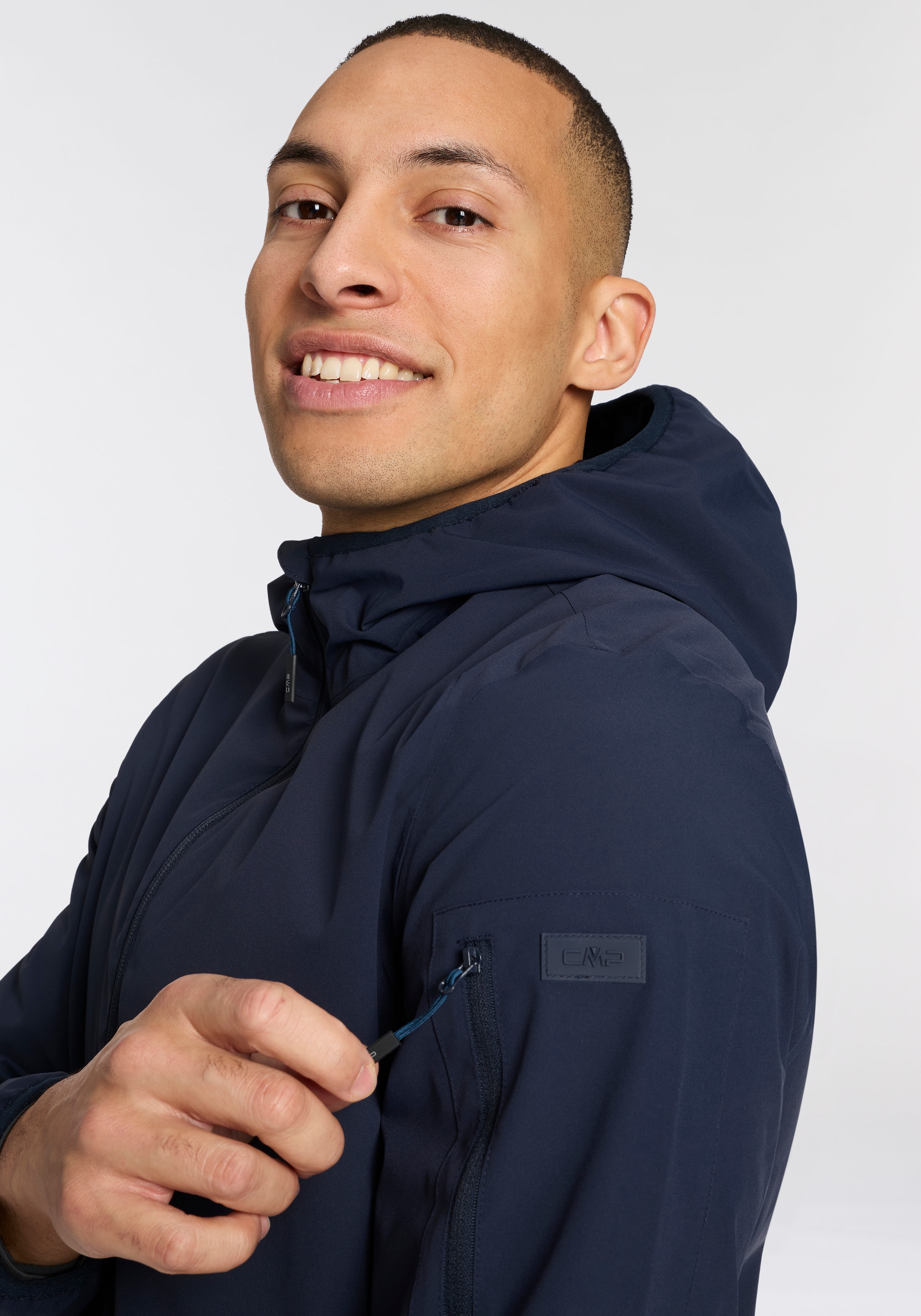 CMP Funktionsjacke mit Kapuze für Wandern und Outdoor-Aktivitäten, mit praktischer Ärmeltasche