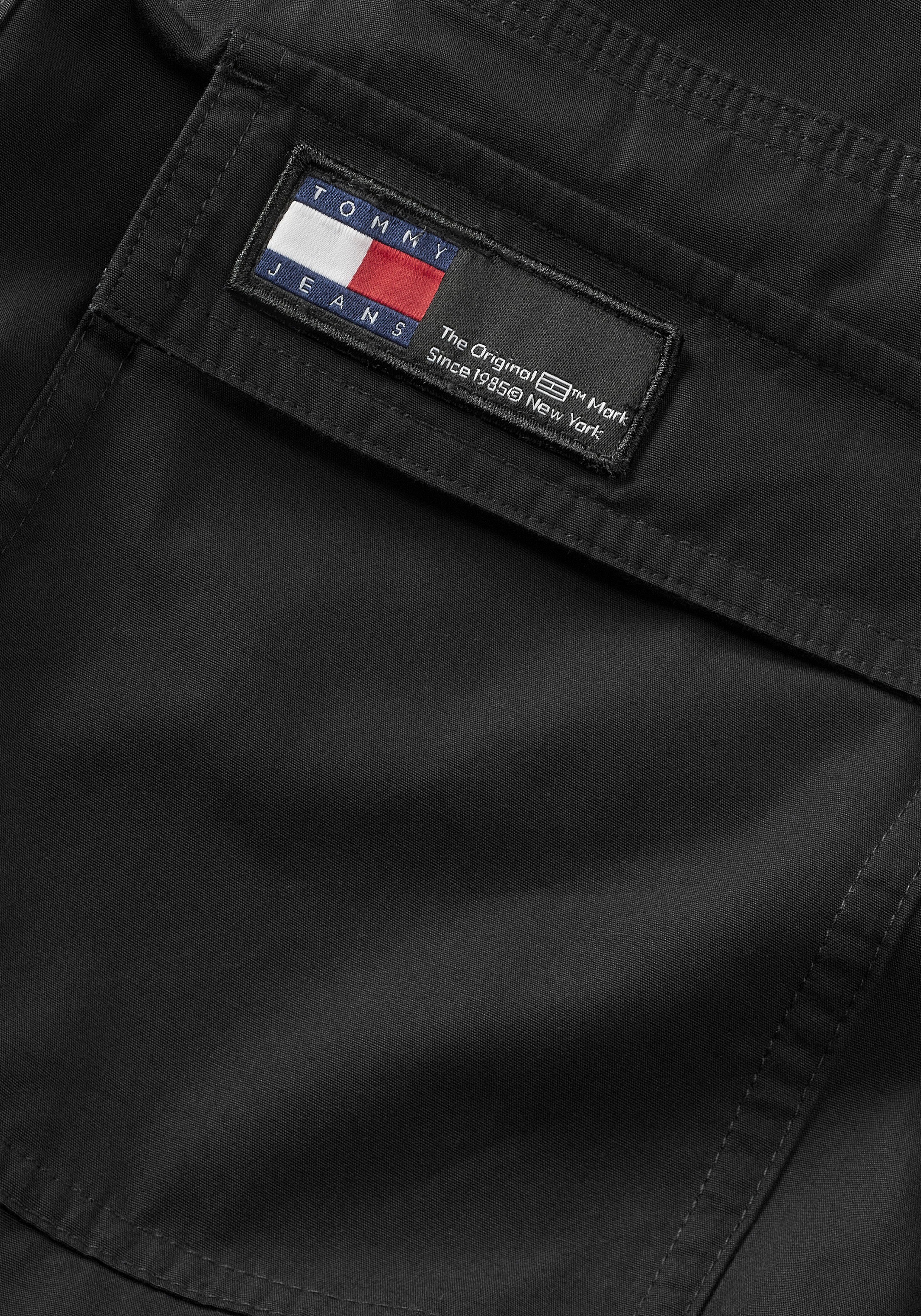 Tommy Jeans Cargohose »TJW CLAIRE HR WIDE CARGO PANT«, mit Logopatch