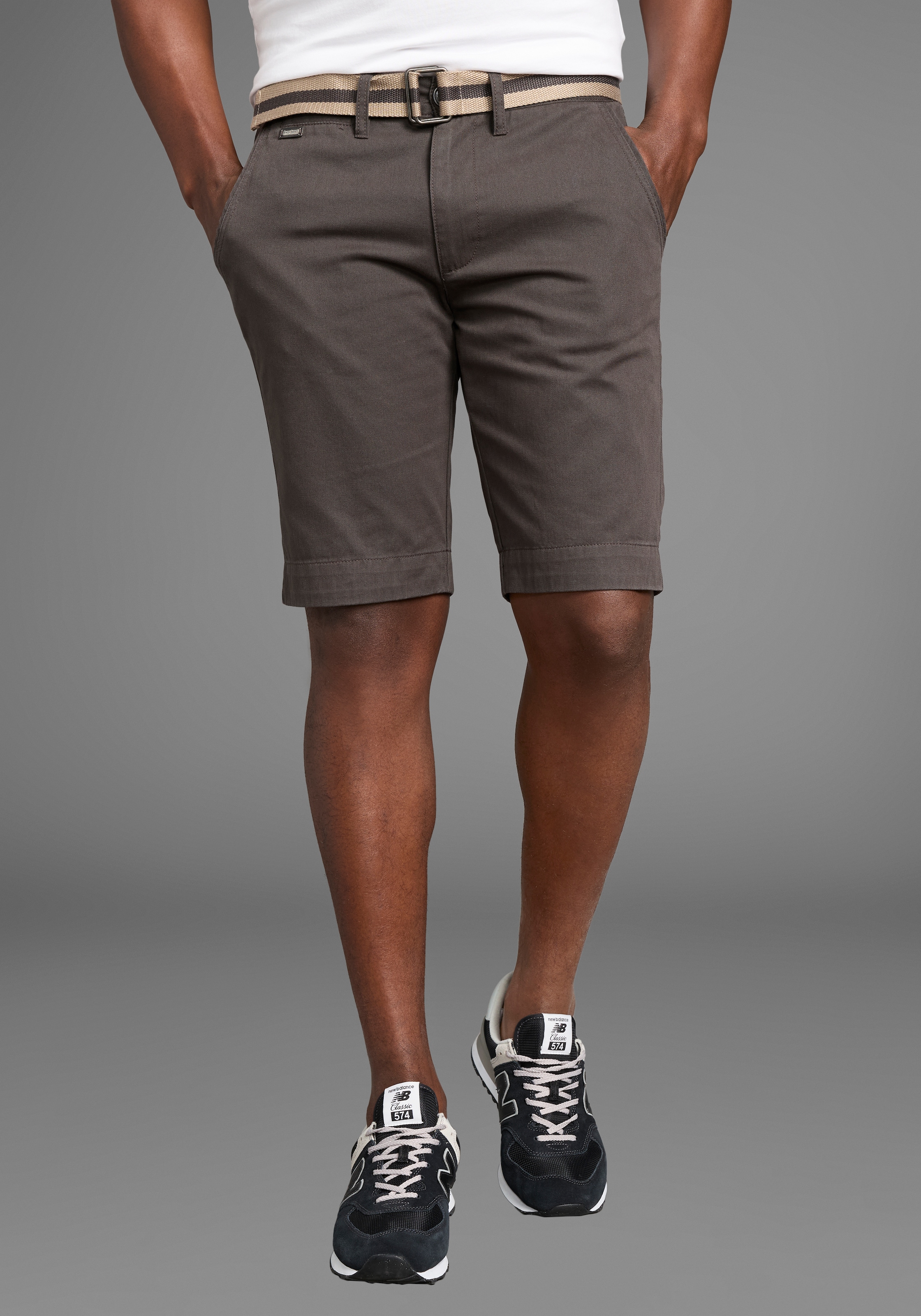 Bruno Banani Chinoshorts, inklusive Gürtel