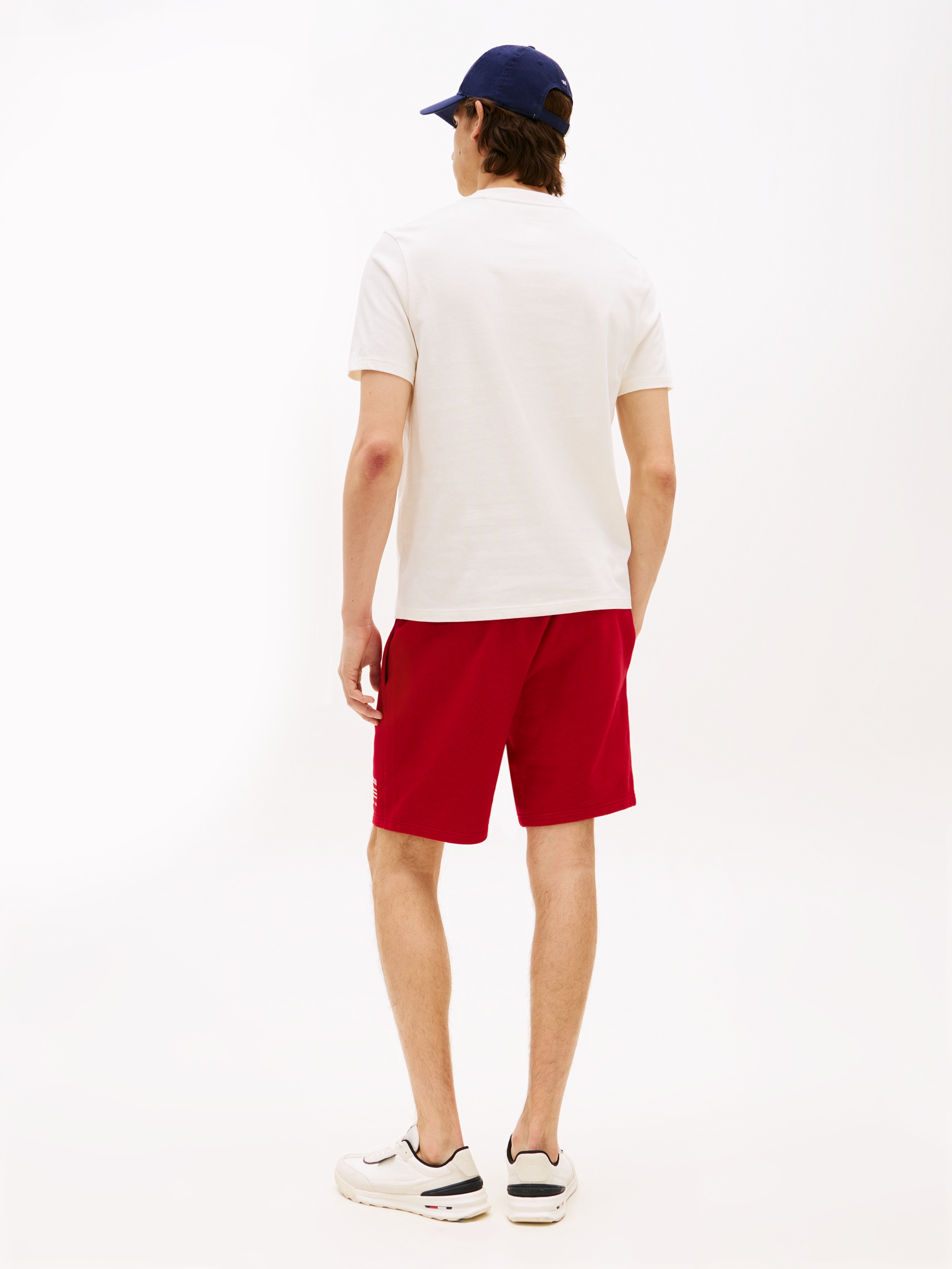 Tommy Hilfiger T-Shirt »AMERICANA MONOTYPE FLAG BOX TEE«, Mit markanter Stickerei