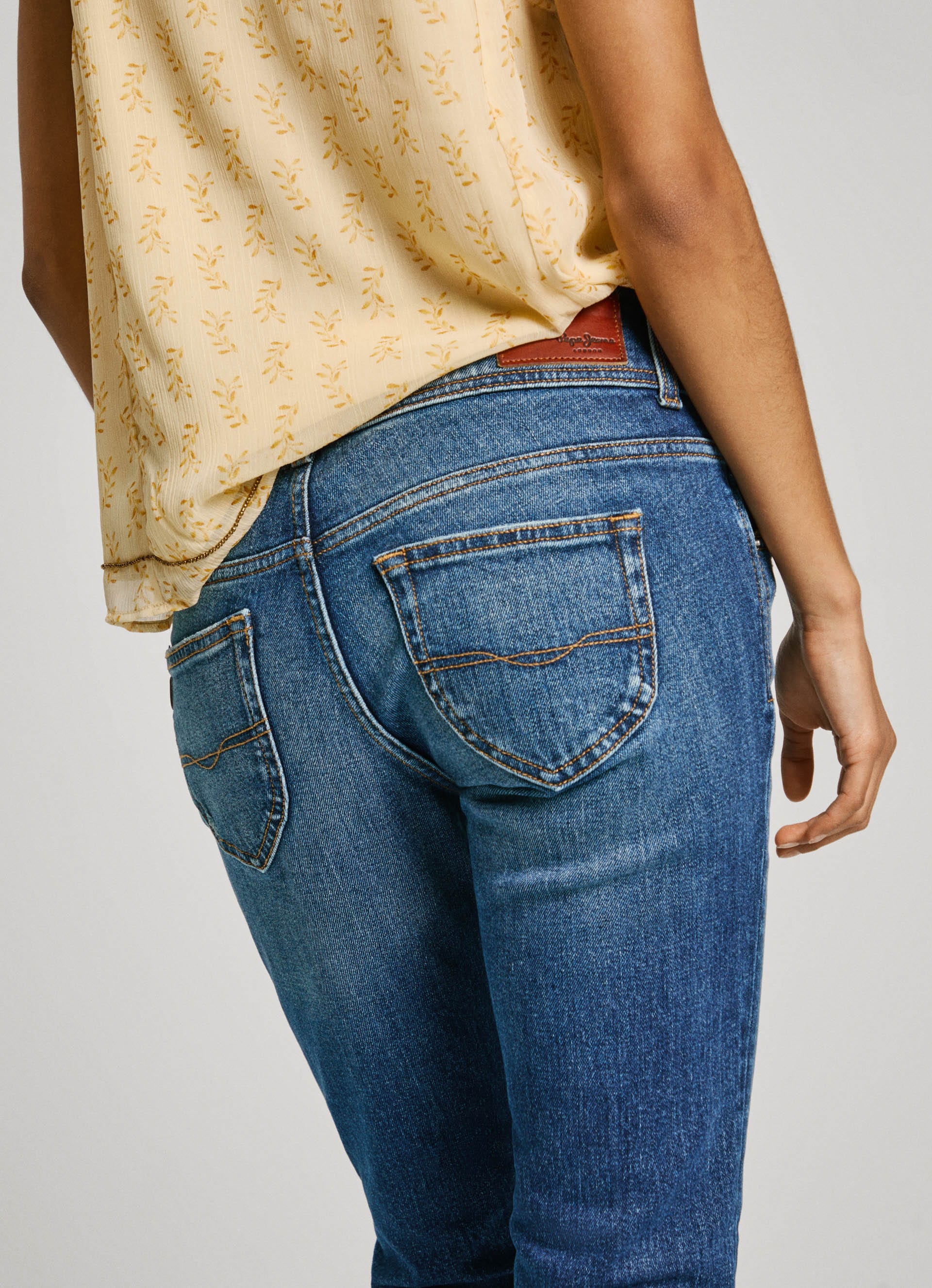 Pepe Jeans Slim-fit-Jeans »SLIM JEANS LW« mit doppeltem Knopfverschluss