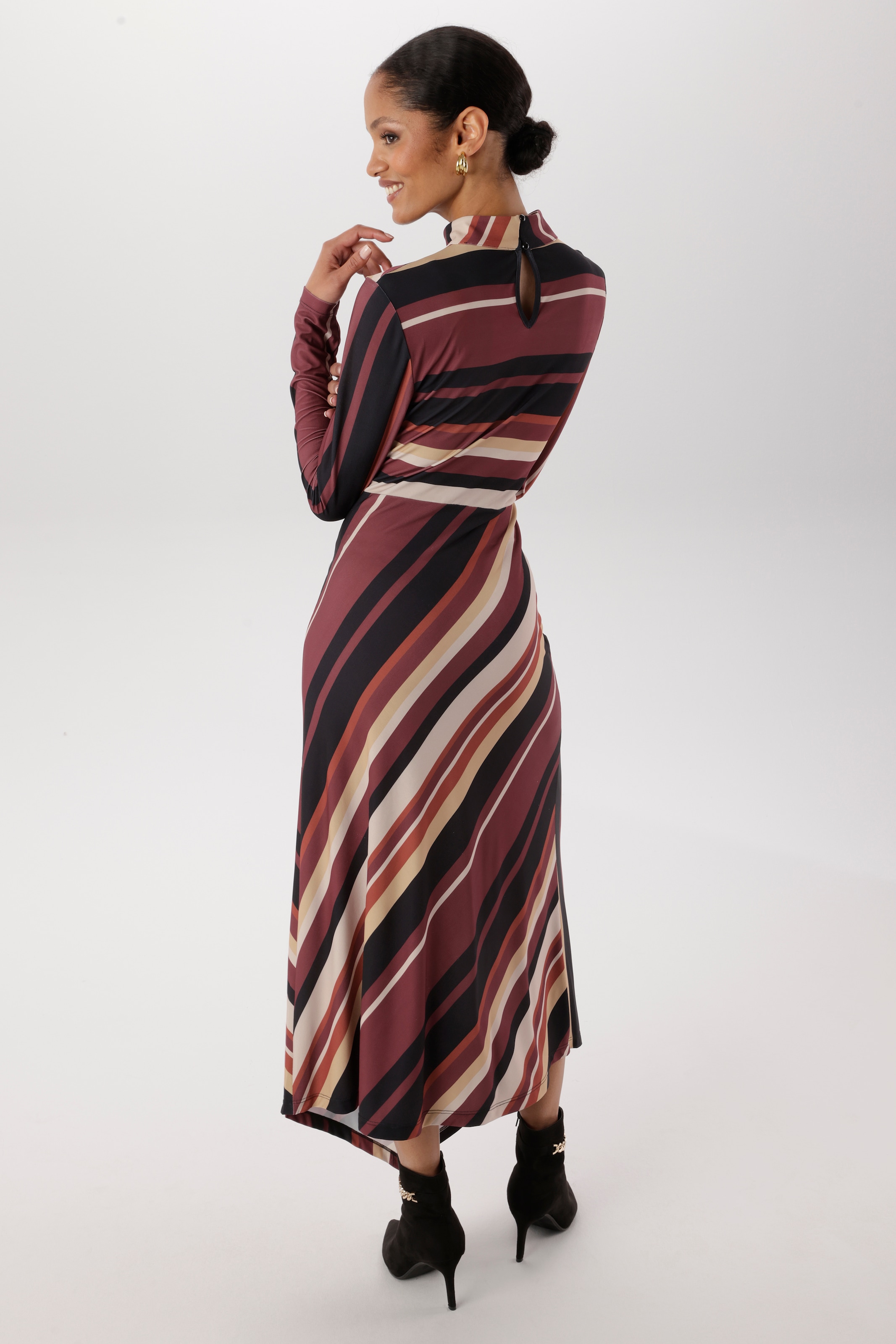 Aniston SELECTED Maxikleid Hinten mit 2 Knöpfen am Kragen zu schließen - NEUE KOLLEKTION