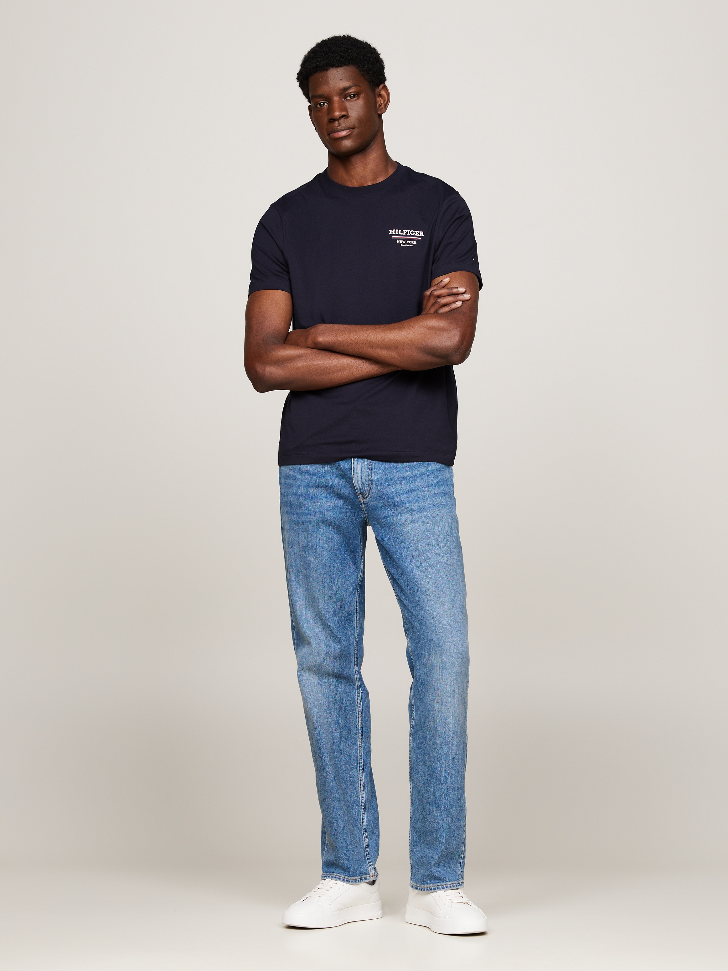 Tommy Hilfiger T-Shirt »HILFIGER GLOBAL STRIPE TEE«, kontrastfarbener Print auf de Brust