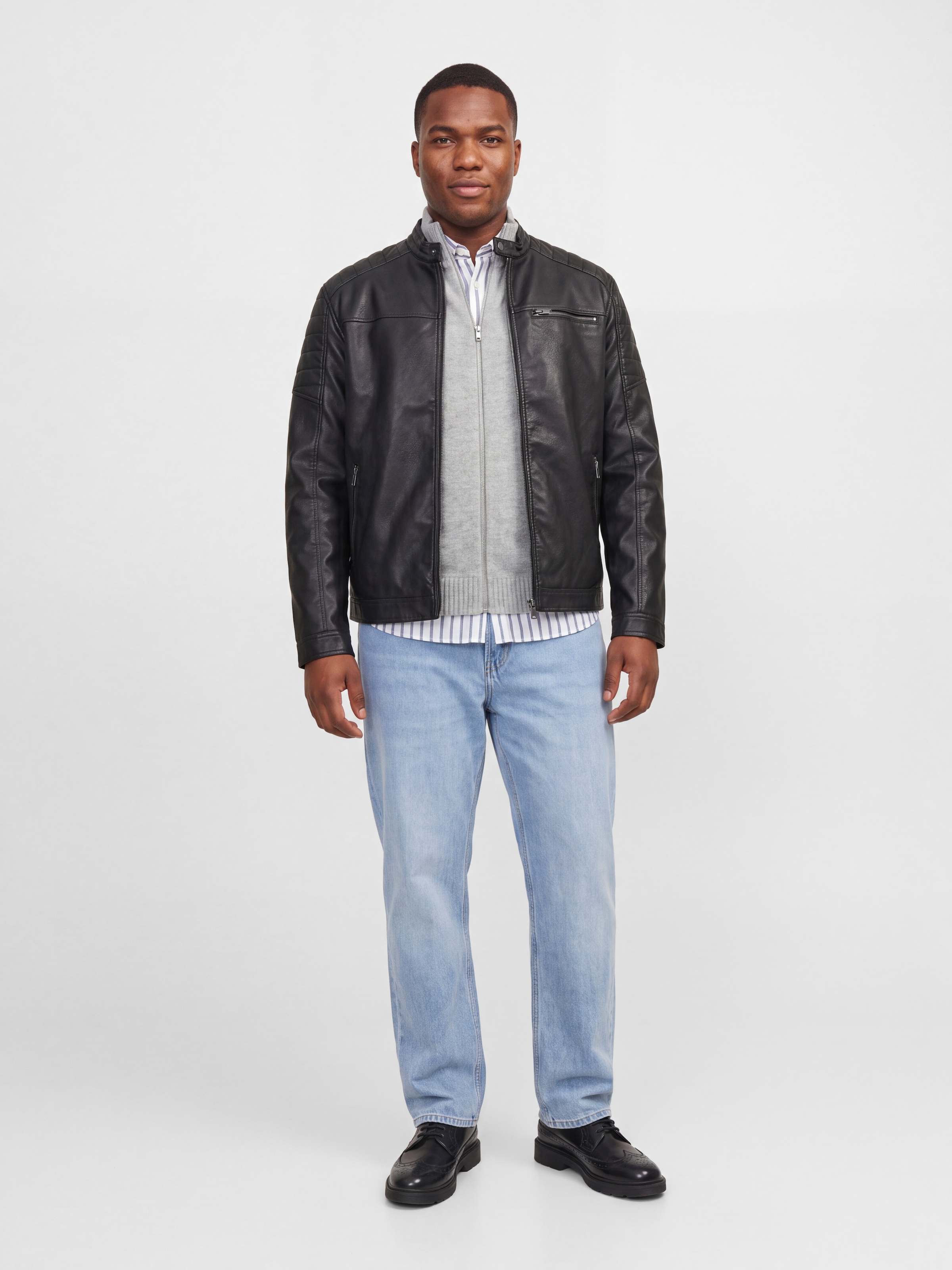 Jack & Jones PlusSize Strickjacke »JJSOHO OLLIE KNIT HIGH NECK ZIP C SN PLS« Materialmix, locker geschnitten