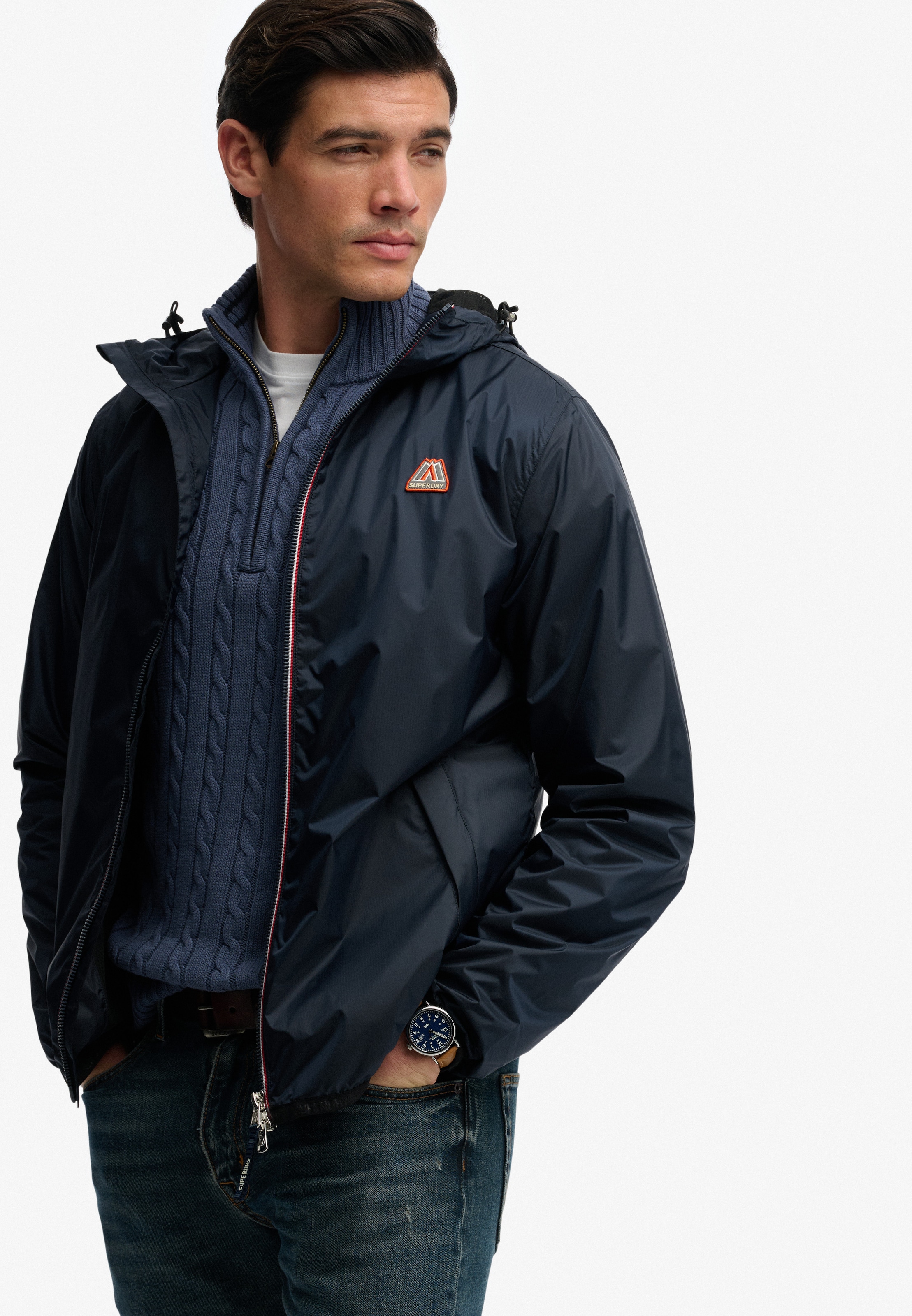 Superdry Windbreaker »ESSENTIAL TRI WINDBREAKER JKT« mit Kapuze mit Reißverschluss, aus Polyester, pflegeleicht, Relaxed Fit