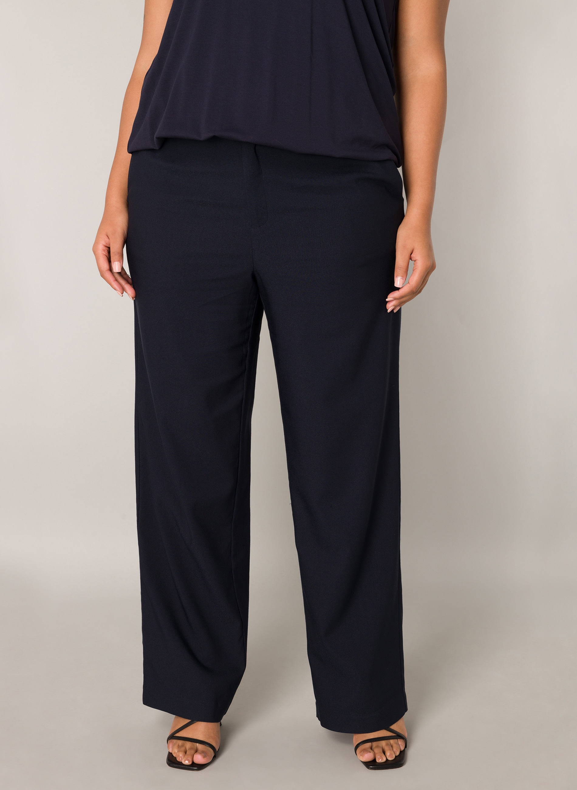 Base Level Curvy Stoffhose, mit Schlag und Viskose