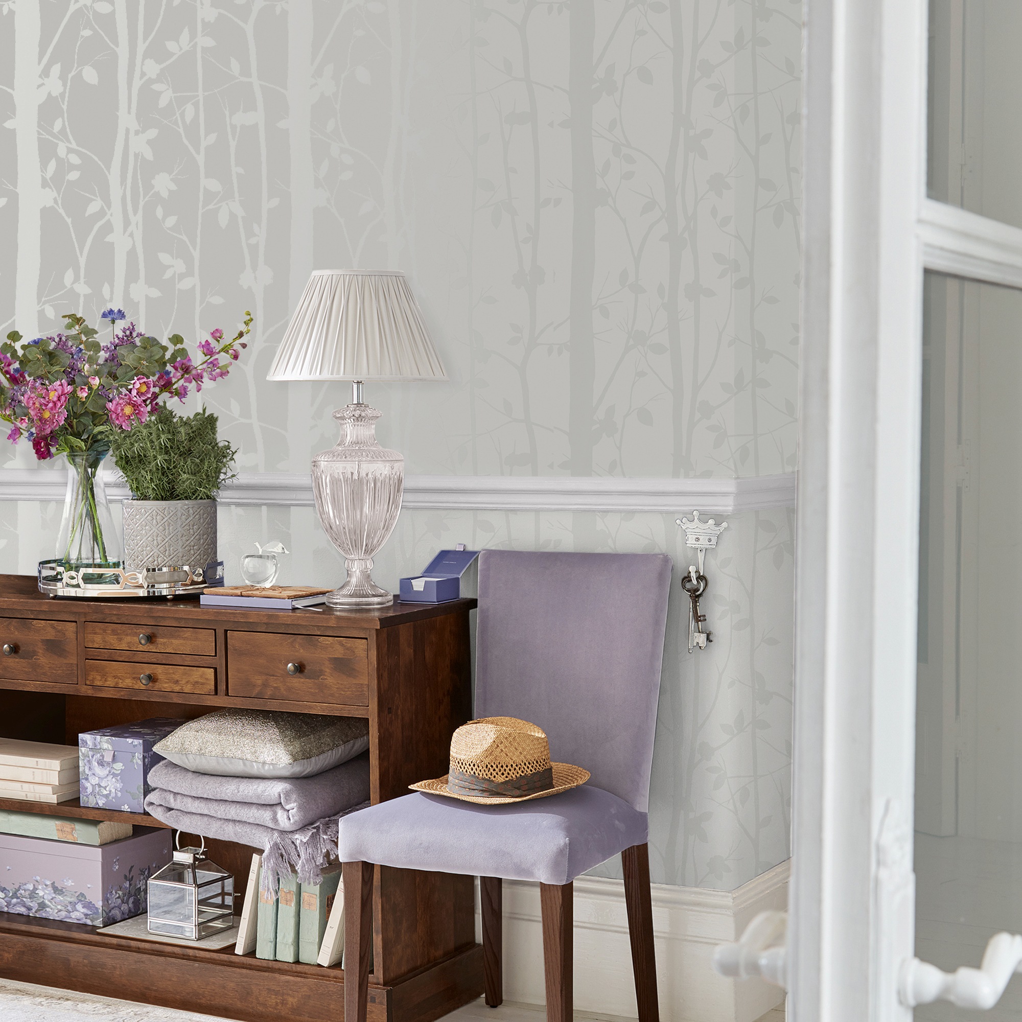 LAURA ASHLEY Vliestapete »Cottonwood Pearlescent Weiß«, botanisch, FSC® zertifiziert, mit lebhaftem Druck, 10 Meter Länge