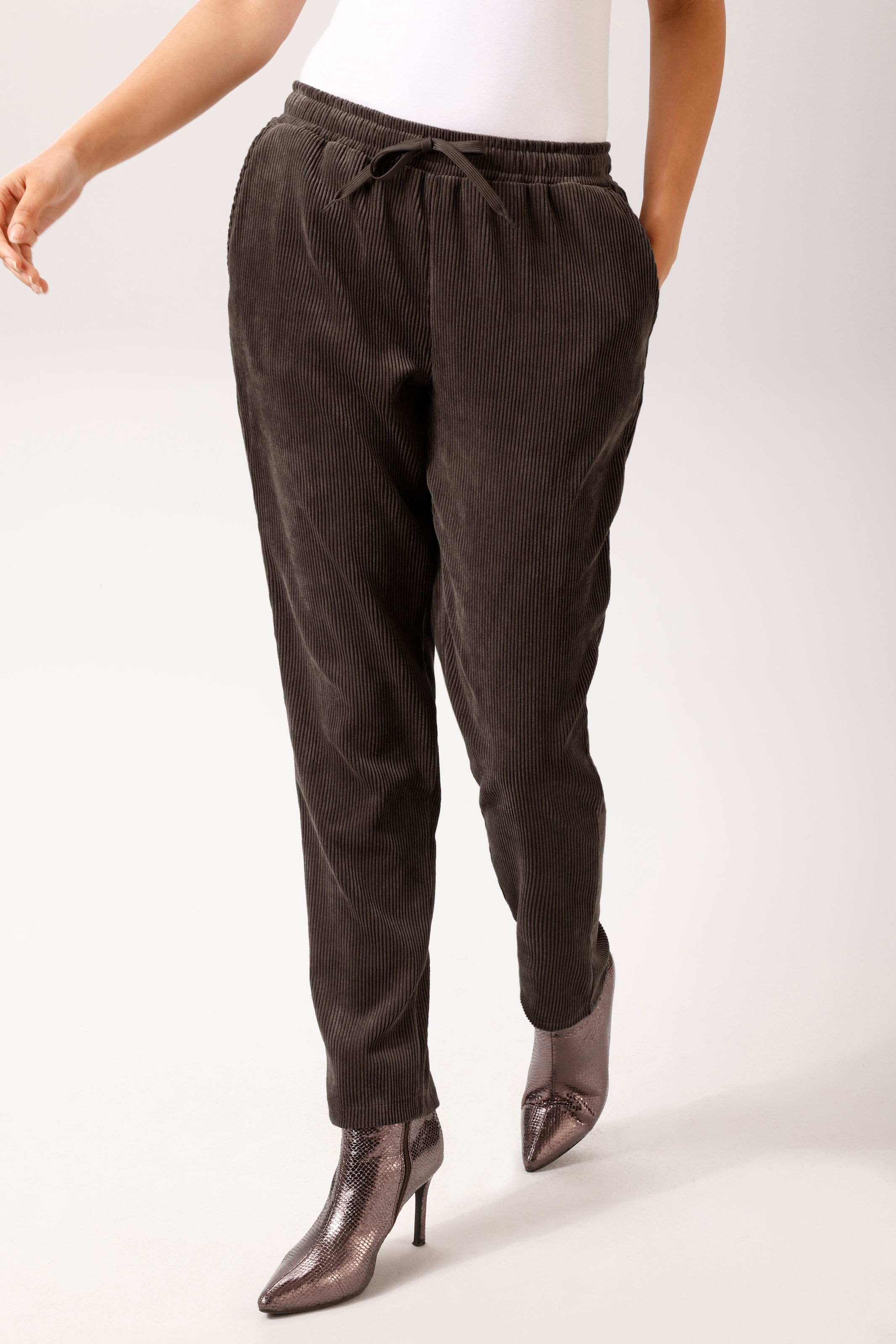 Aniston CASUAL Schlupfhose  aus trendigem, elastischen Cord