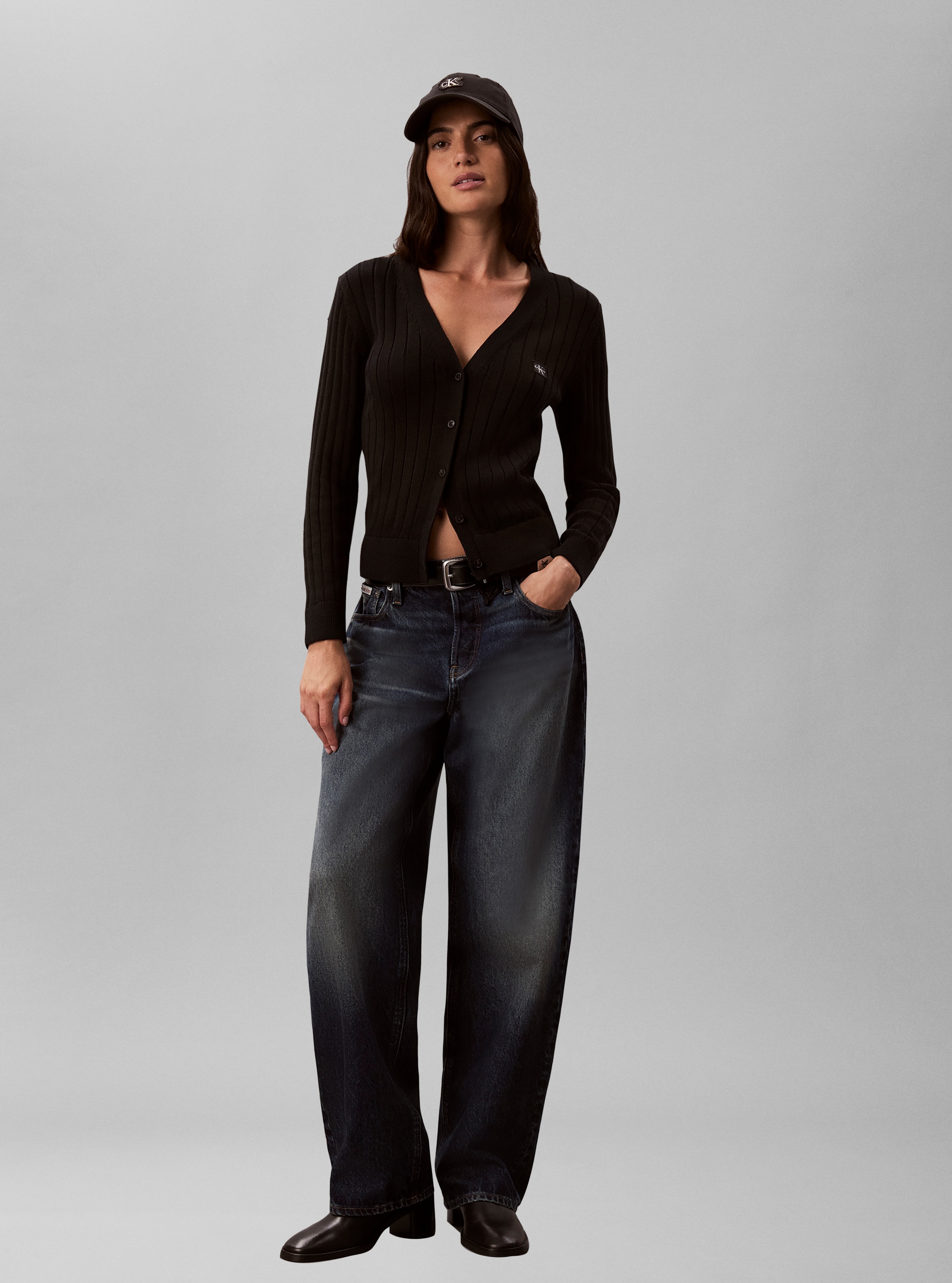 Calvin Klein V-Ausschnitt-Pullover »WOVEN LABEL CARDIGAN« Regular fit mit V-Ausschnitt
