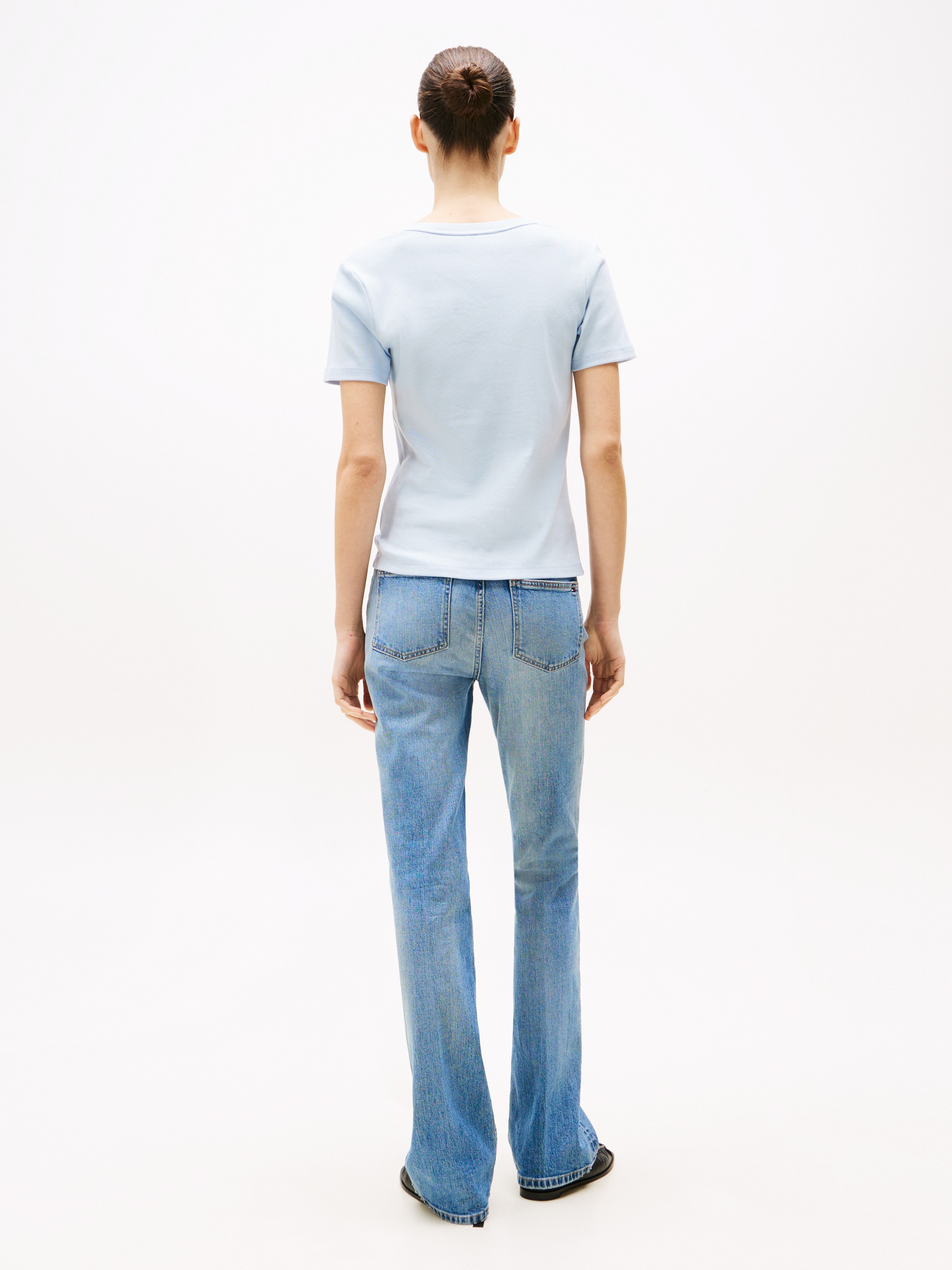 Tommy Hilfiger T-Shirt »SLIM CODY V-NK SS«, mit Logostickerei