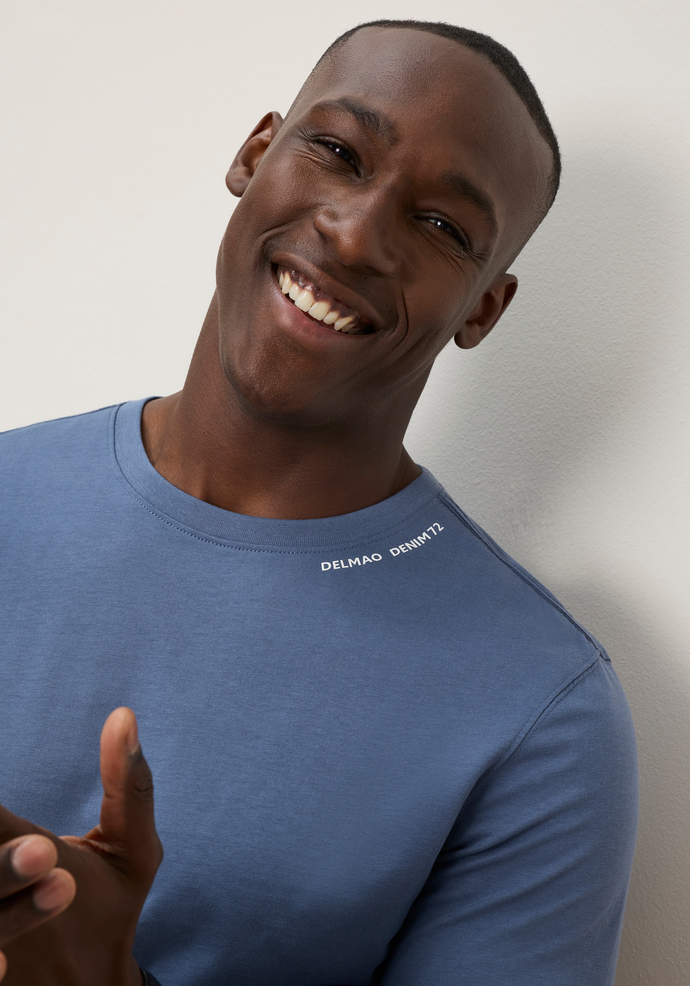 DELMAO Rundhalsshirt schmal geschnitten,  mit Print,  aus 100% Baumwolle