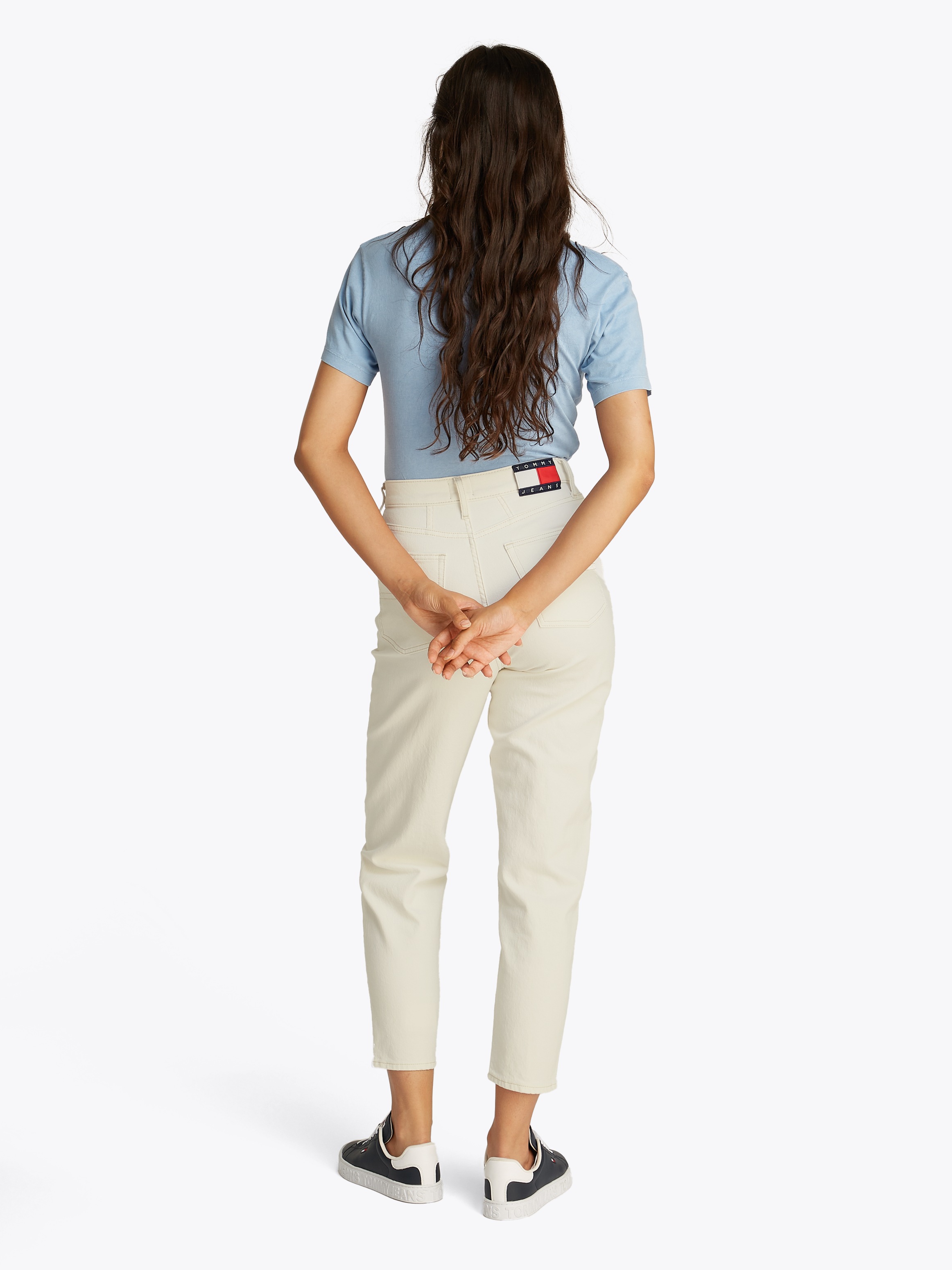 Tommy Jeans Mom-Jeans »MOM JEAN UH TPR«, mit Logo-Stickereien, in knöchelfreier Länge