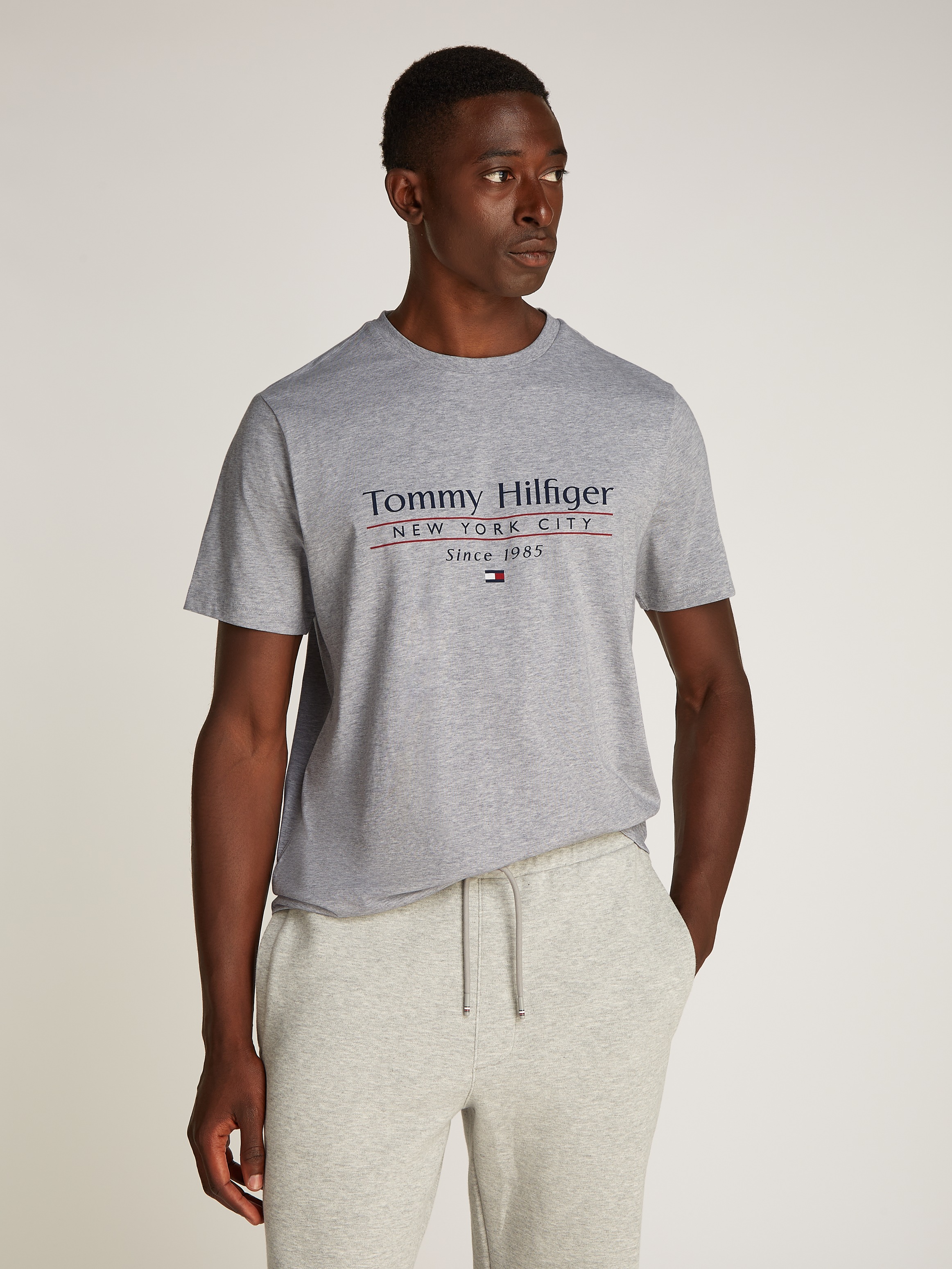 Tommy Hilfiger T-Shirt »HILFIGER CENTER STACK TEE«, mit großem Schriftprint