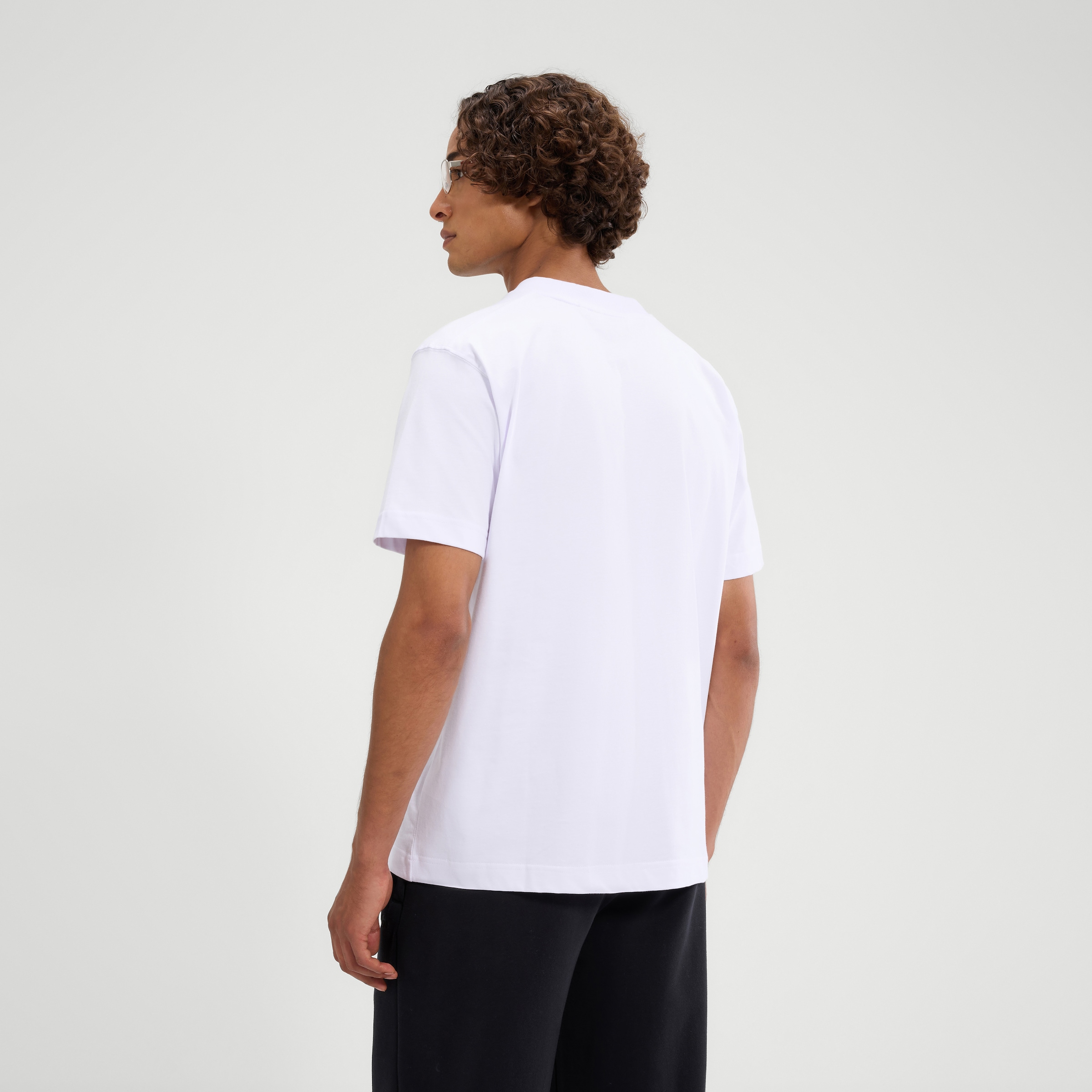 Ellesse T-Shirt »ACCIANO T SHIRT« mit dichter Stickerei auf der Brust, aus Baumwolle