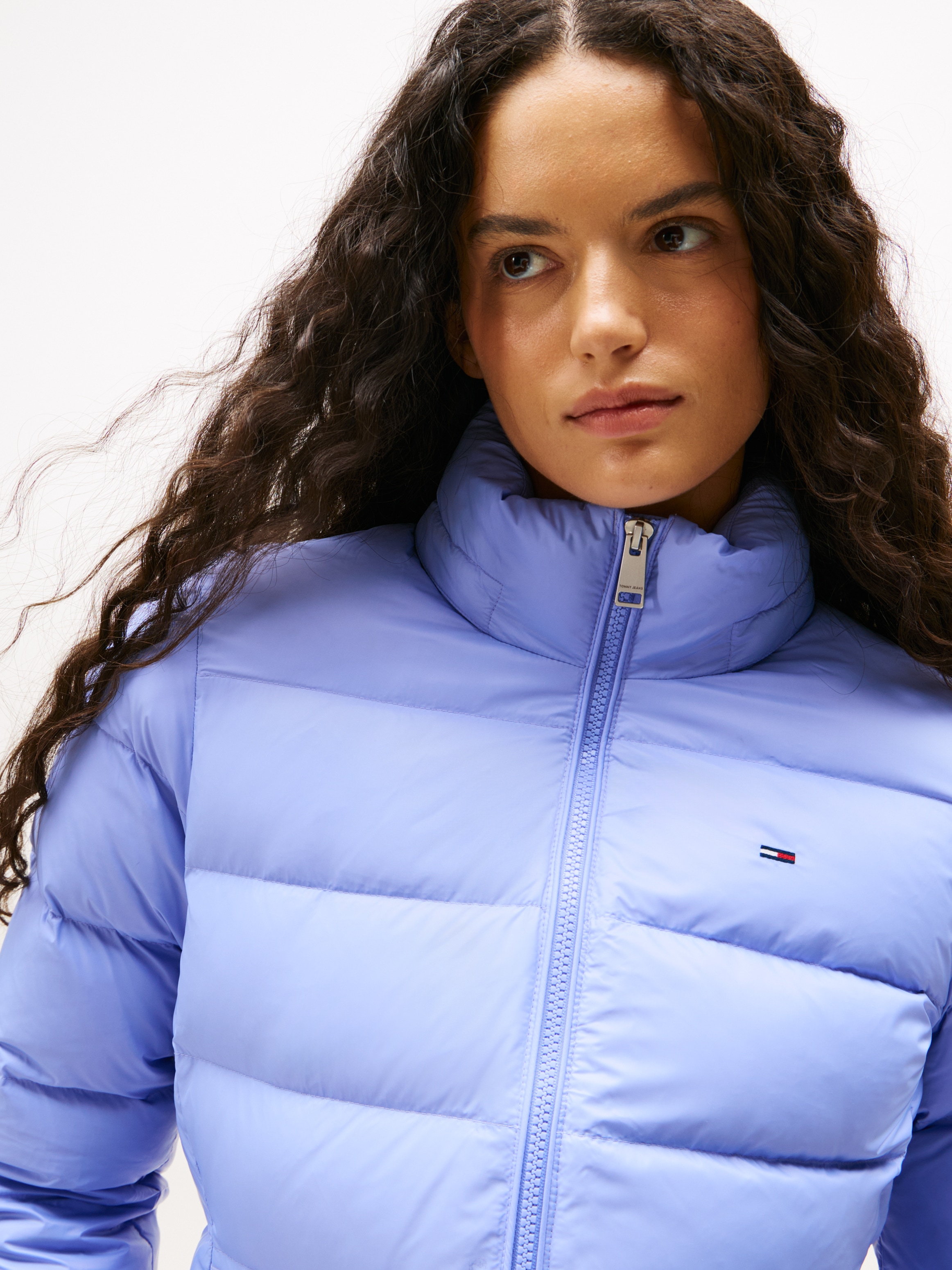 Tommy Jeans Steppjacke »TJW BASIC HOODED DOWN JACKET EXT«, mit Kapuze, mit Logostickerei