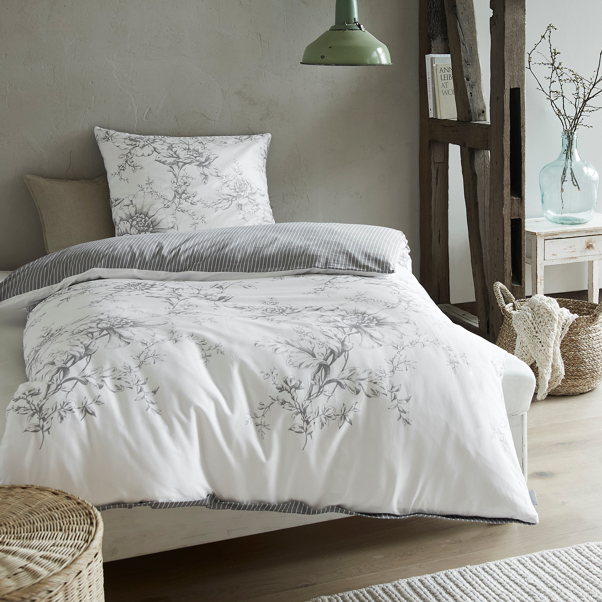 Zeitgeist Wendebettwäsche »Kai in Gr. 135x200 oder 155x220 cm« 2 Stk. tlg. mit Blumen und Streifen, Bettwäsche aus Baumwolle mit Reißverschluss