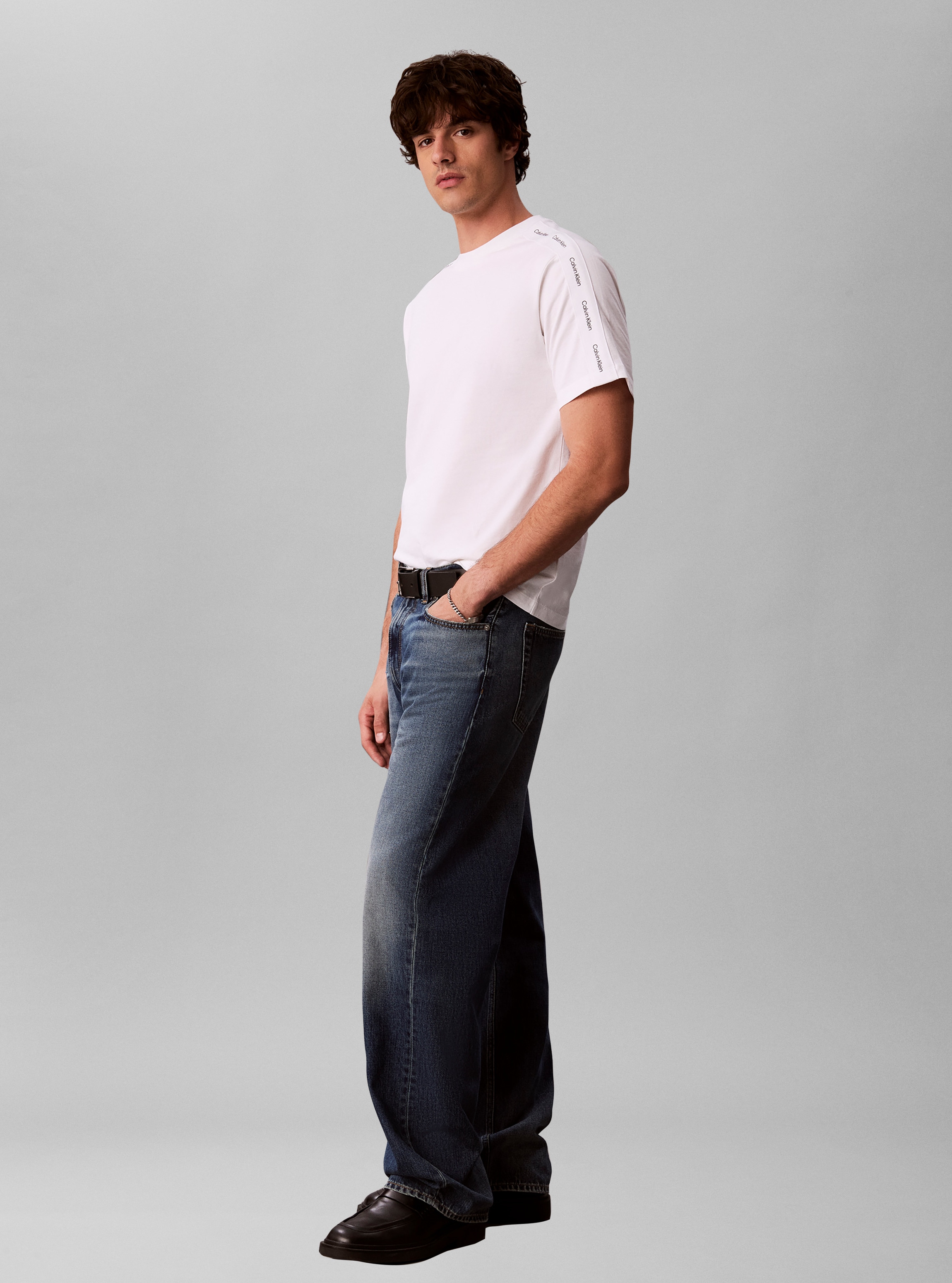 Calvin Klein T-Shirt »LOGO TAPE TEE« Regular fit, Logoschriftzug