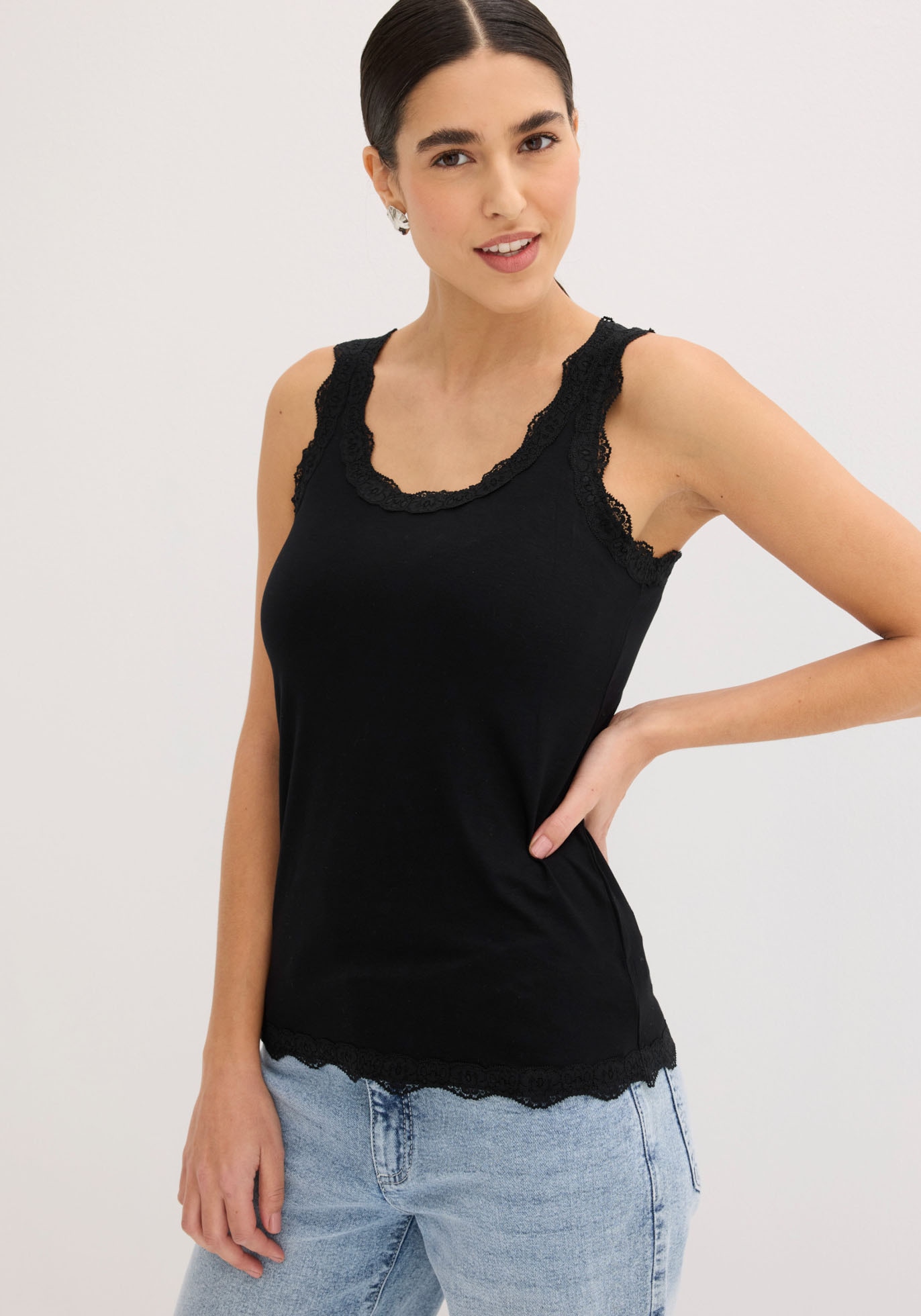 bonprix Shirttop Packung, 2 Stk. schmale Passform, mit dekorativer Spitze, aus Viskose-Mix