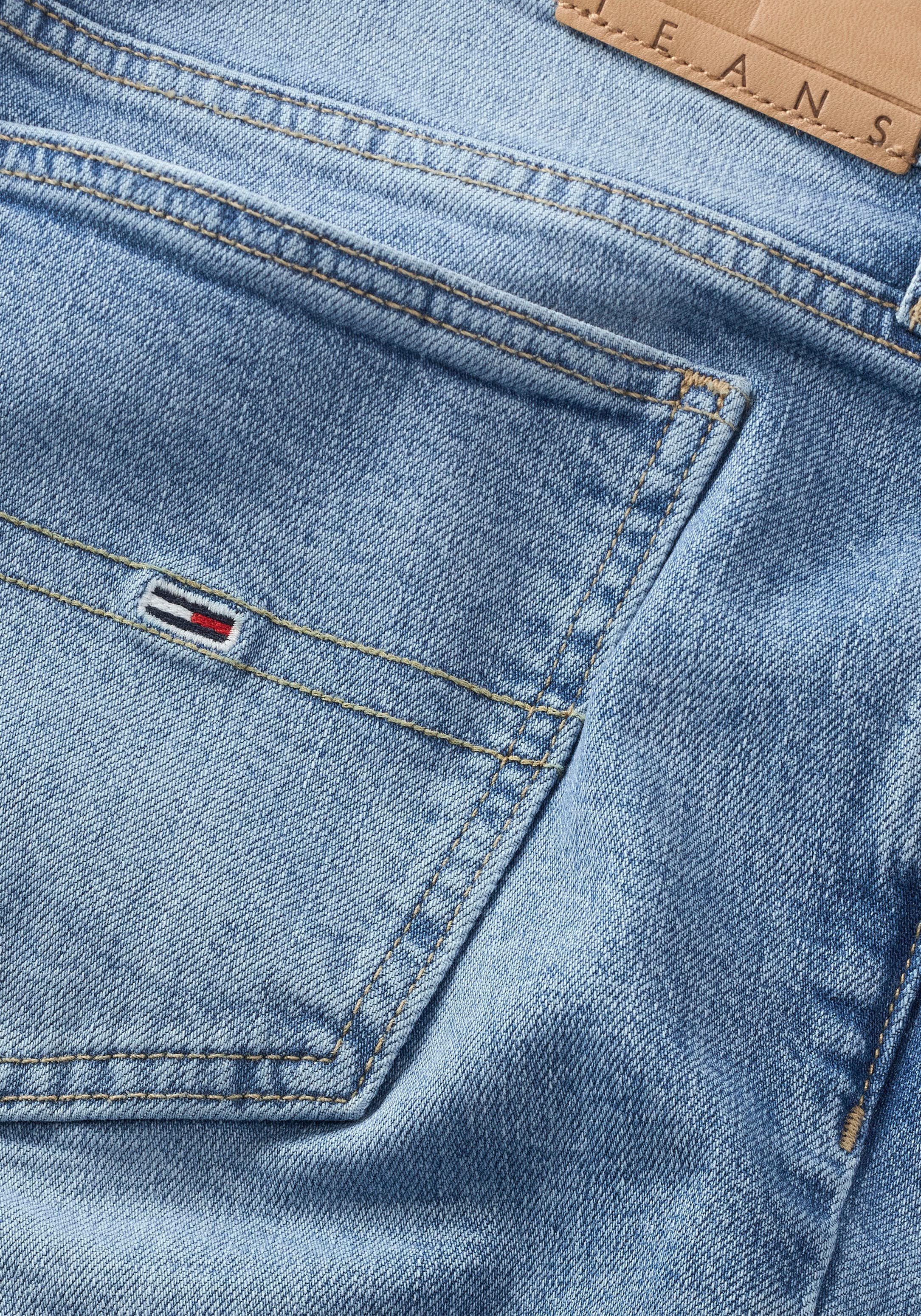 Tommy Jeans Schlagjeans, mit kaufen & Logo-Badge Tommy Flag Jeans