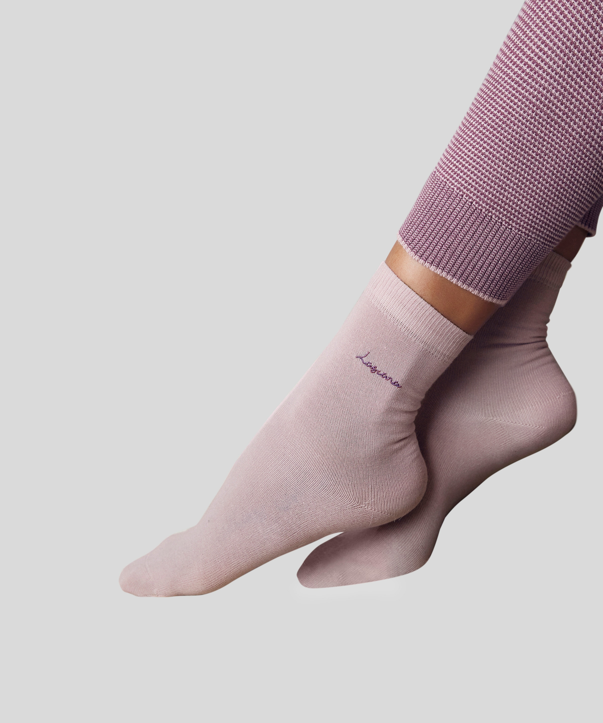 LASCANA Basicsocken, (Box, 7 Paar), mit hochwertiger Logo Stickerei