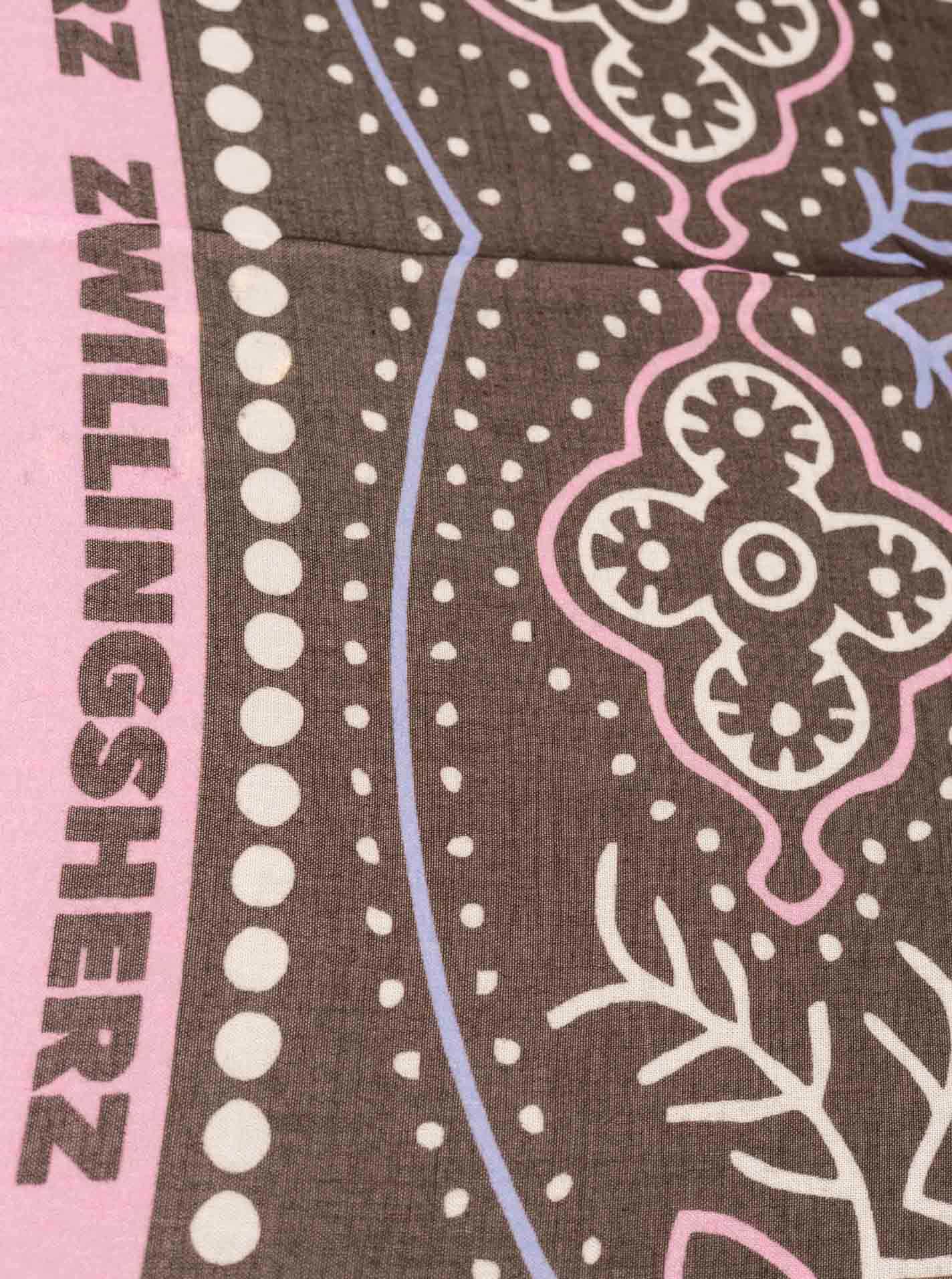 Zwillingsherz Modetuch »"Zwillingsherz Paisley"« Mustermix, Schriftzug, Fransenabschlüsse rundum, leichtes Material