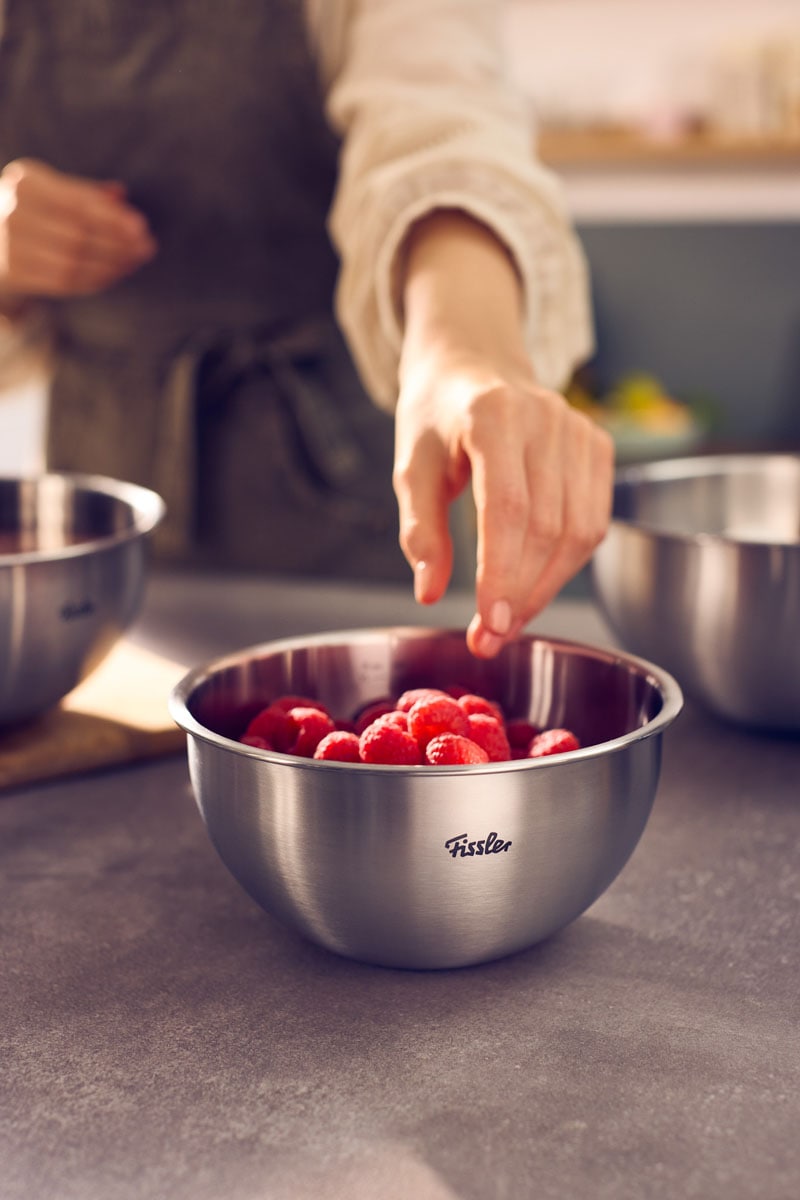 Fissler Schüssel »Fissler Essential® Edelstahl-Schüssel« aus Edelstahl 18/10 mit integrierter Mess-Skala, stapelbar für platzsparende Aufbewahrung