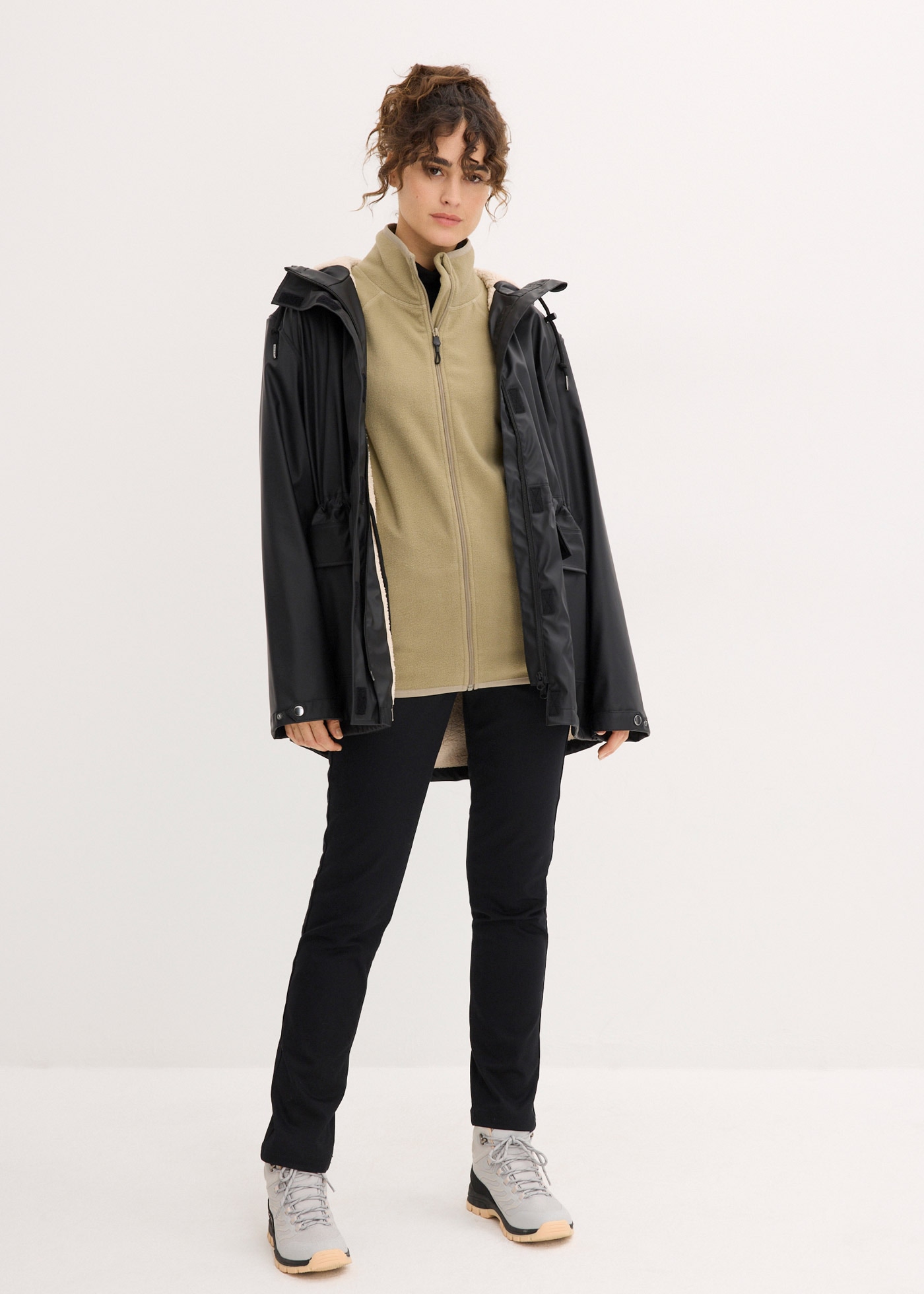 bonprix Regenjacke mit Kapuze Winterjack als Regenjacke mit Teddyfutter